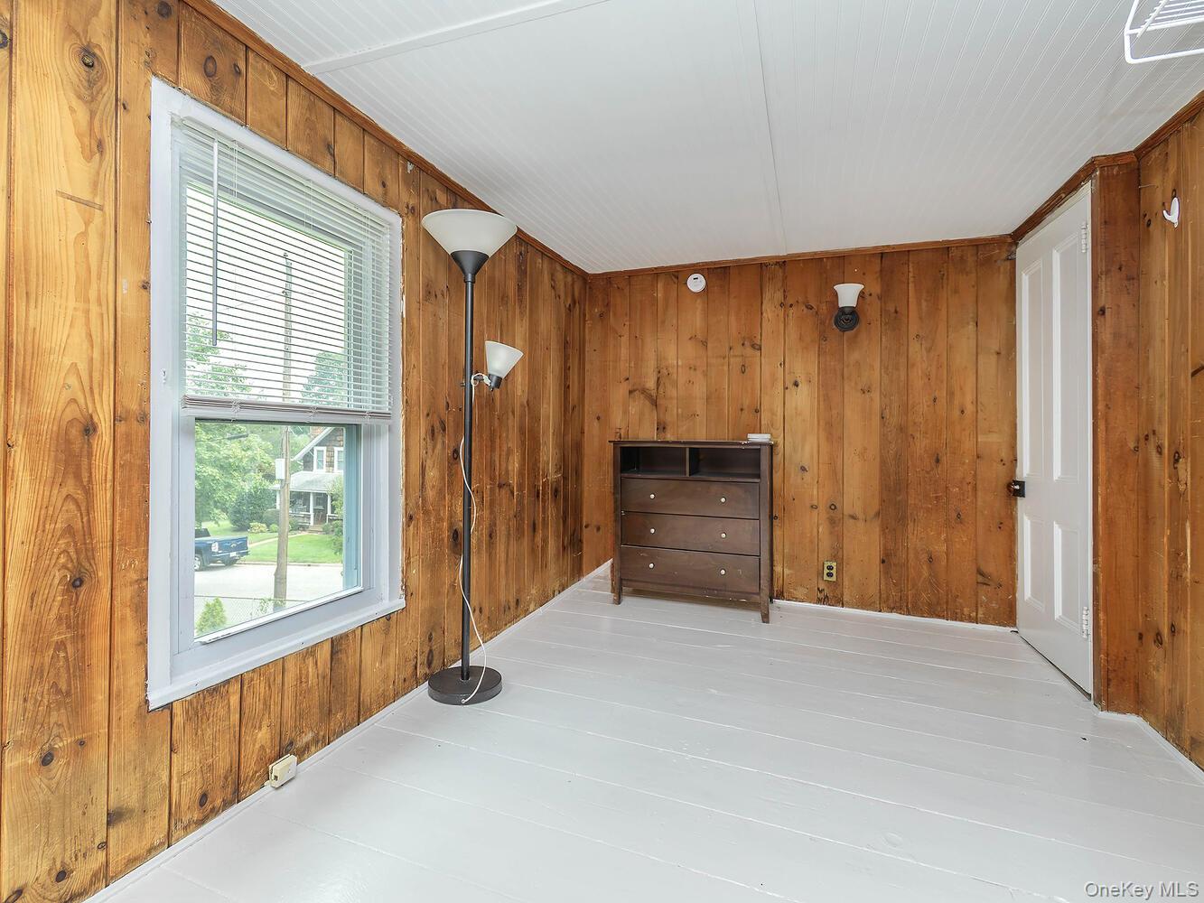 60 Grove Street, Glenwood Landing, NY 11547