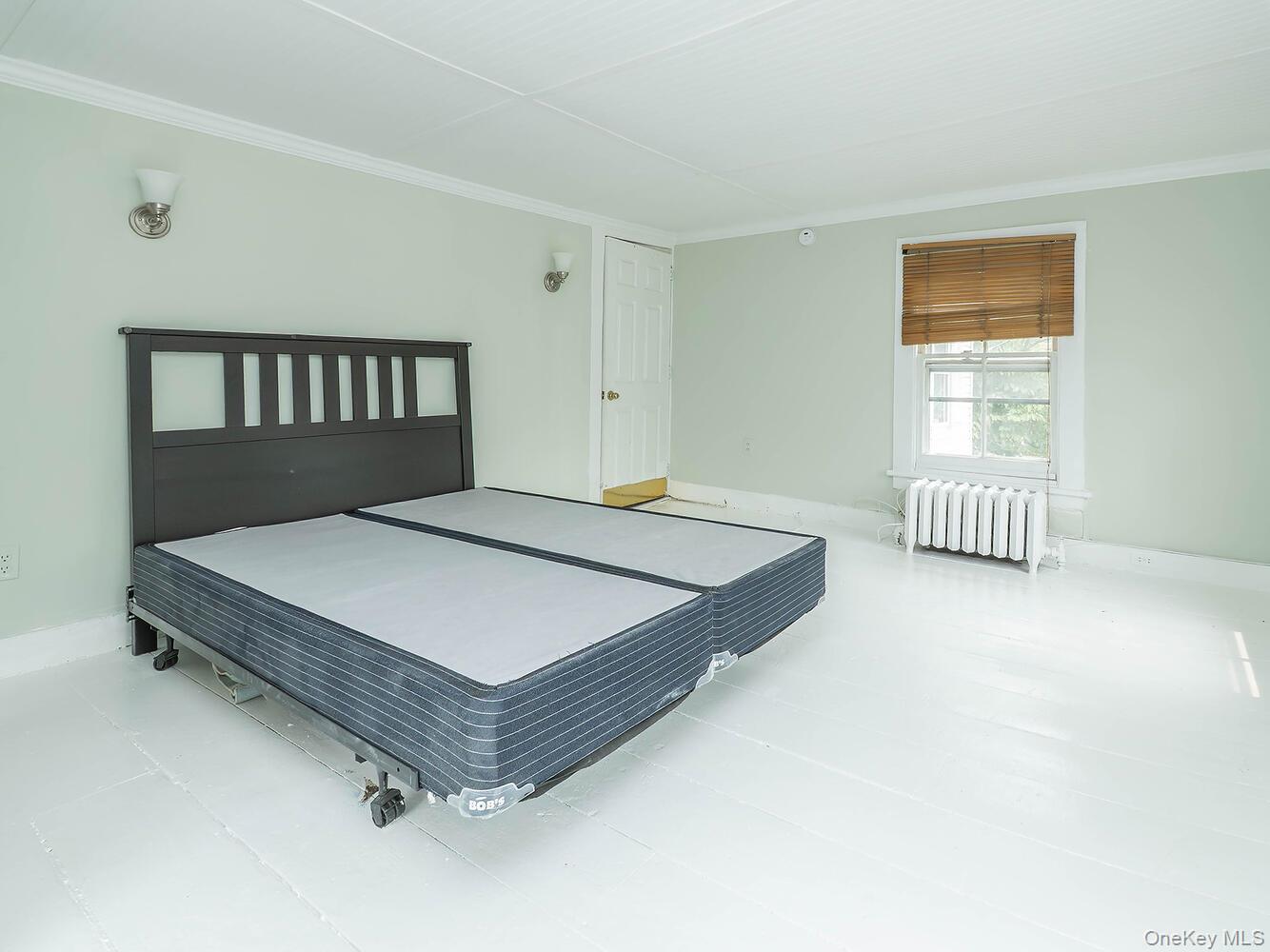 60 Grove Street, Glenwood Landing, NY 11547