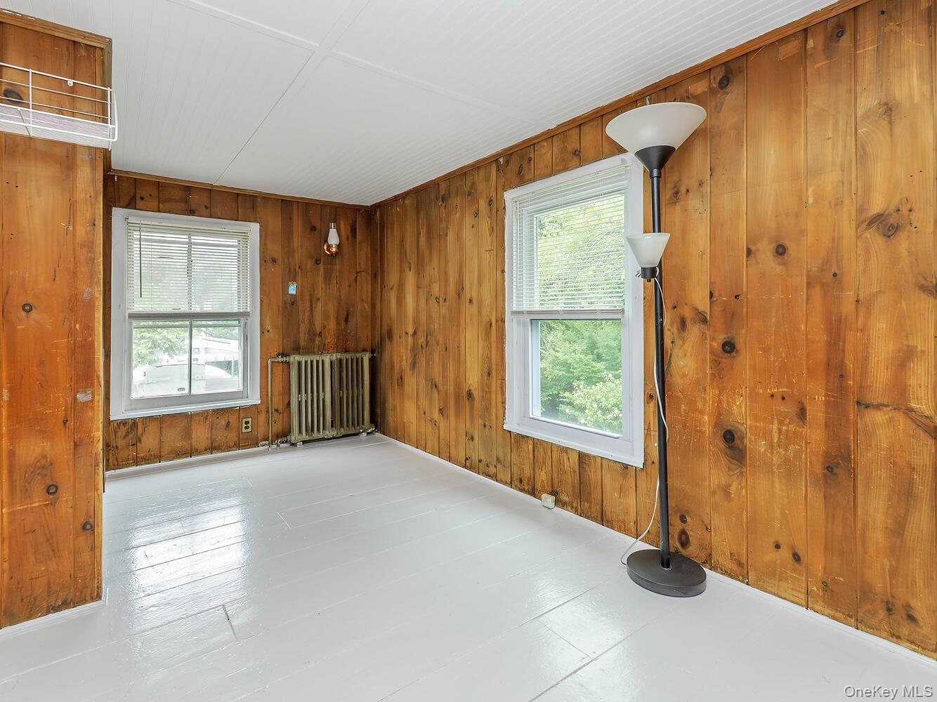 60 Grove Street, Glenwood Landing, NY 11547