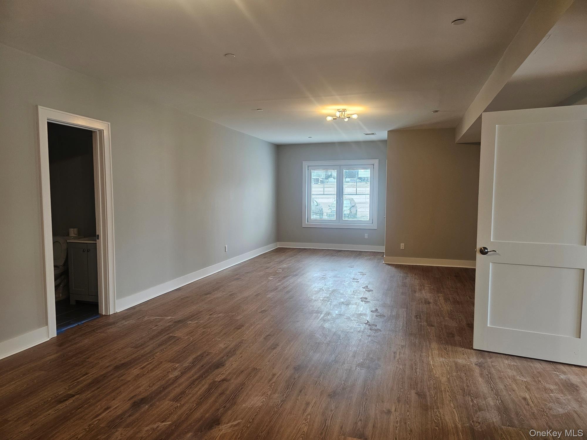 400 Oak Street, Copiague, NY 11726