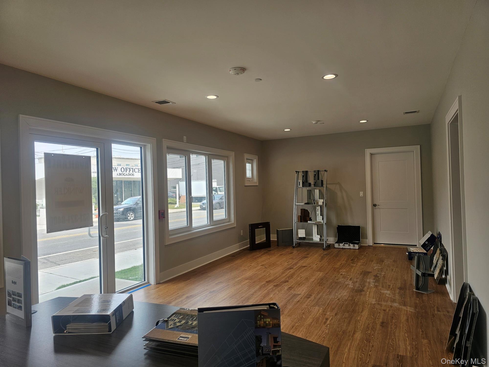 400 Oak Street, Copiague, NY 11726