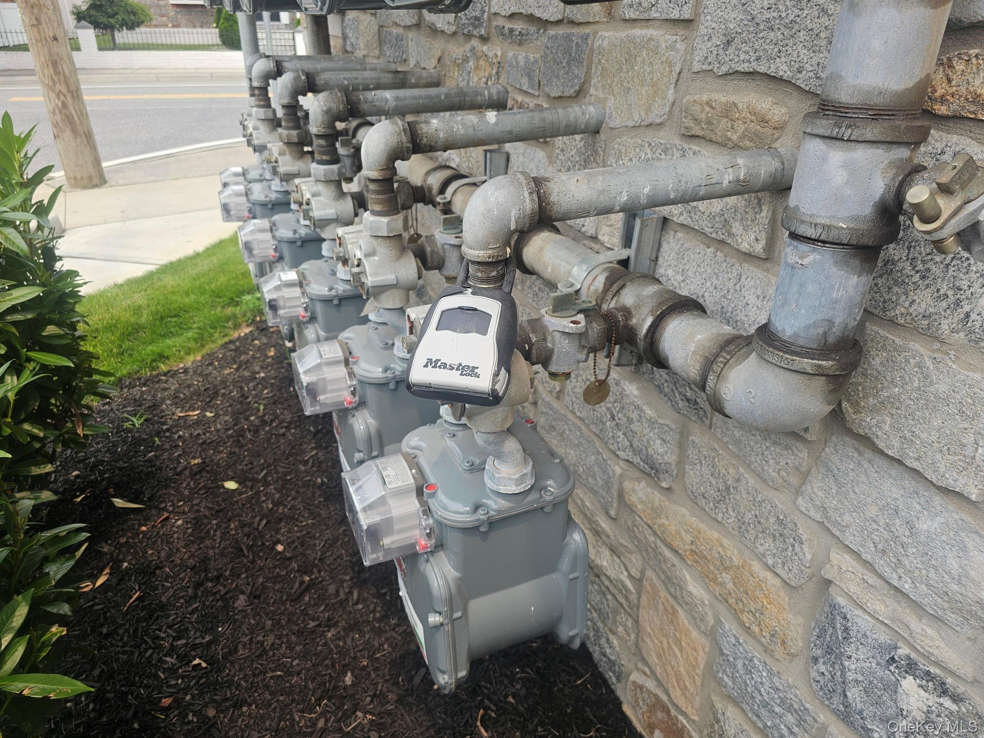 400 Oak Street, Copiague, NY 11726