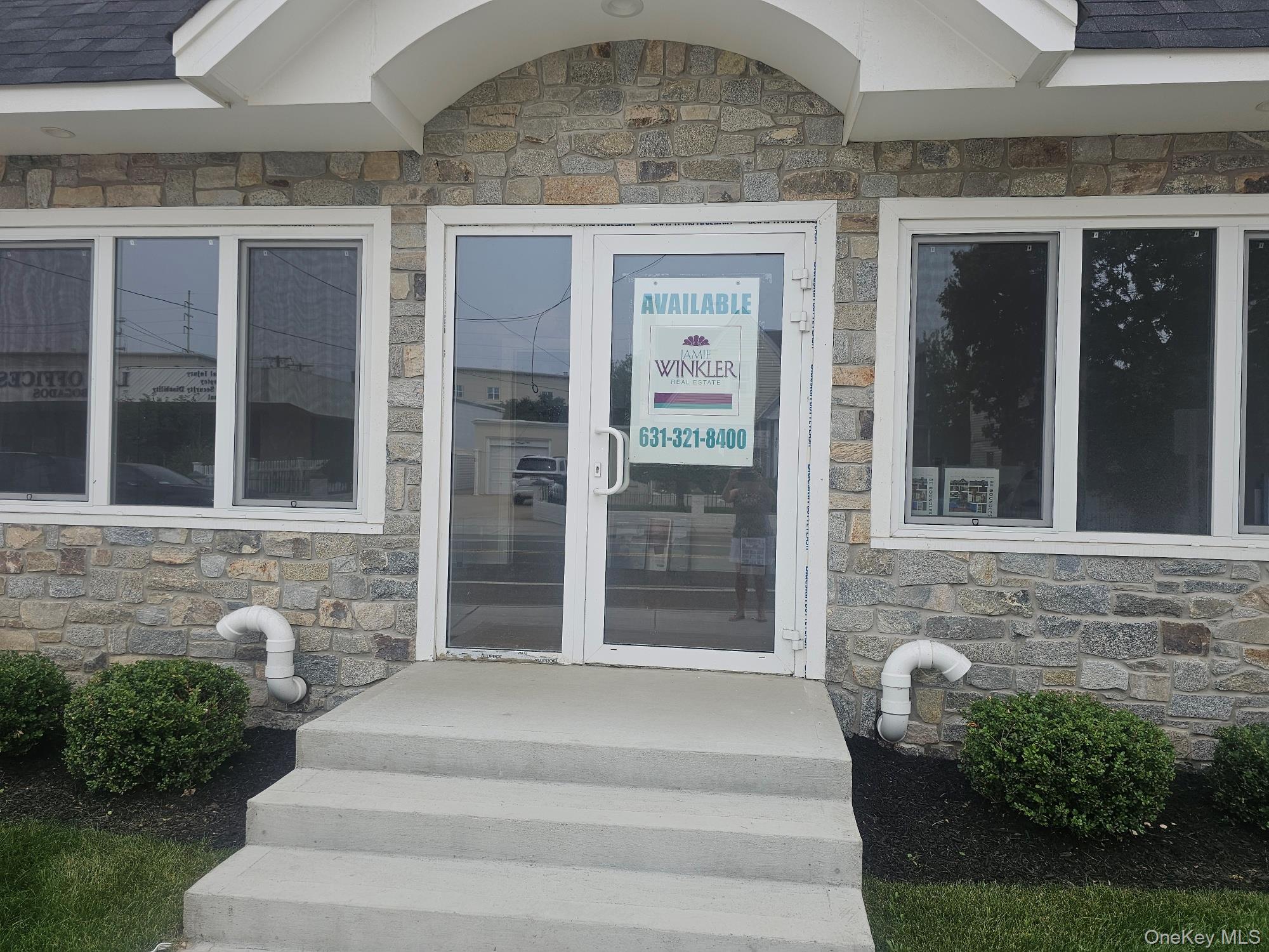 400 Oak Street, Copiague, NY 11726