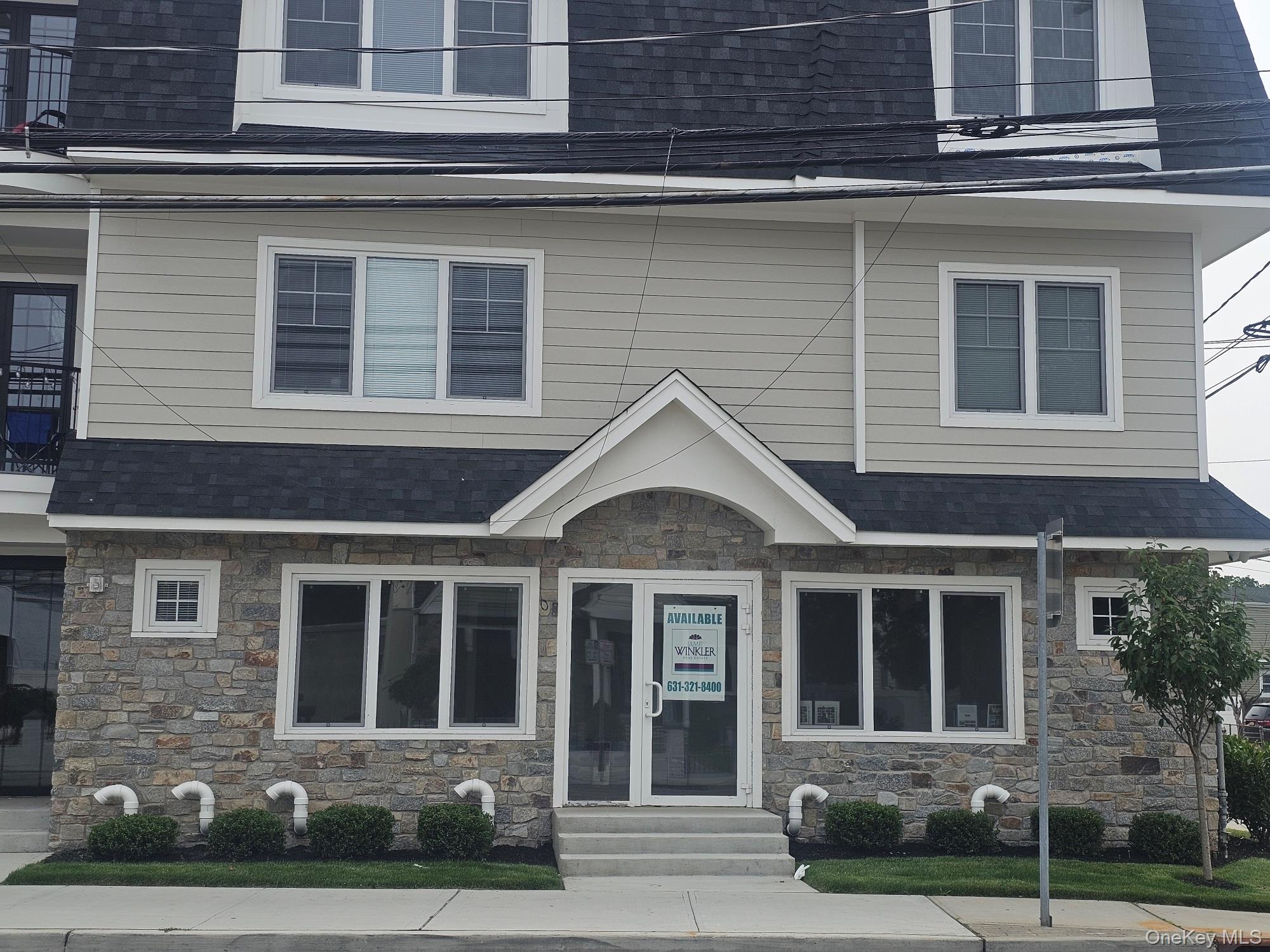 400 Oak Street, Copiague, NY 11726