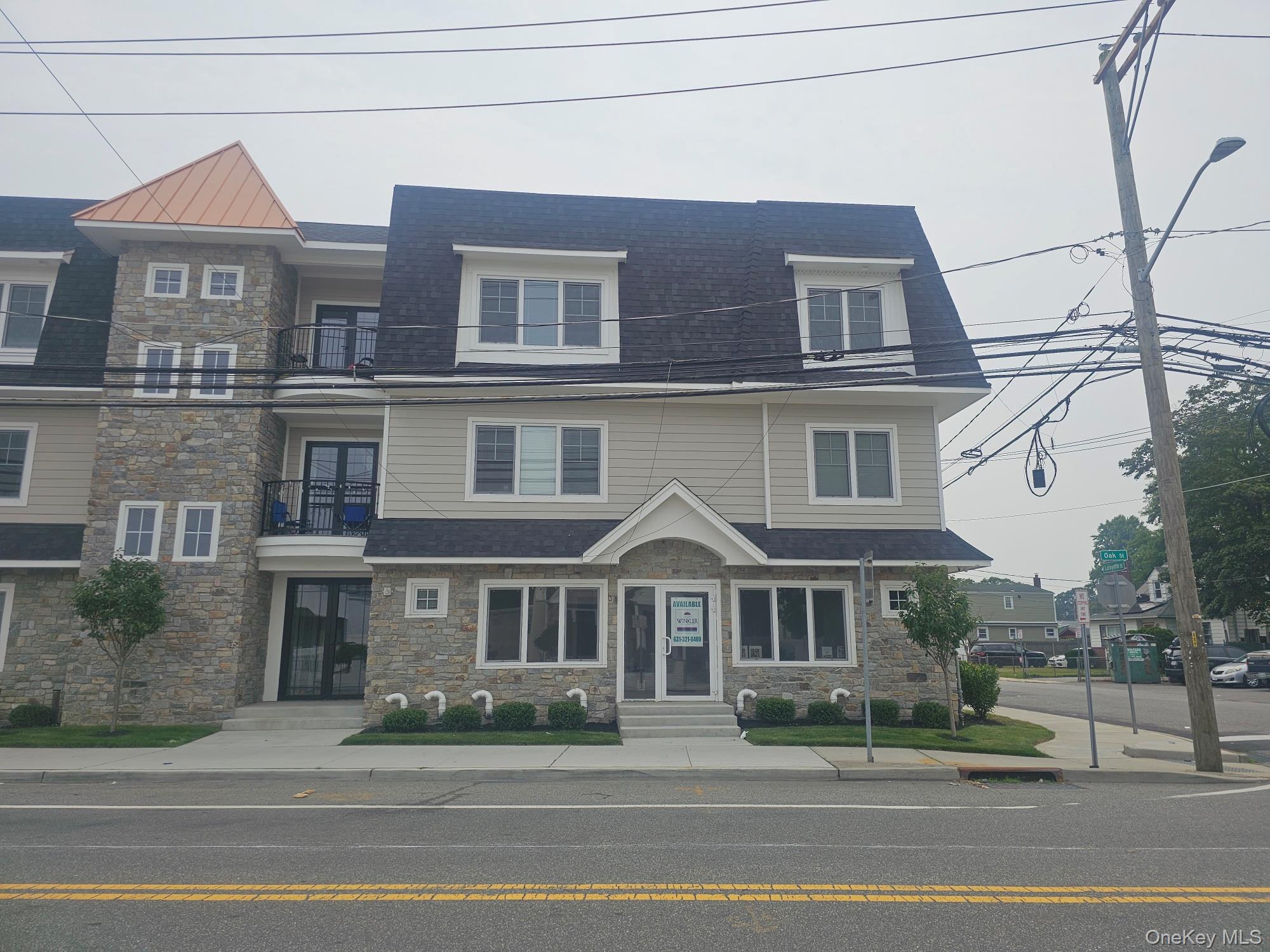 400 Oak Street, Copiague, NY 11726