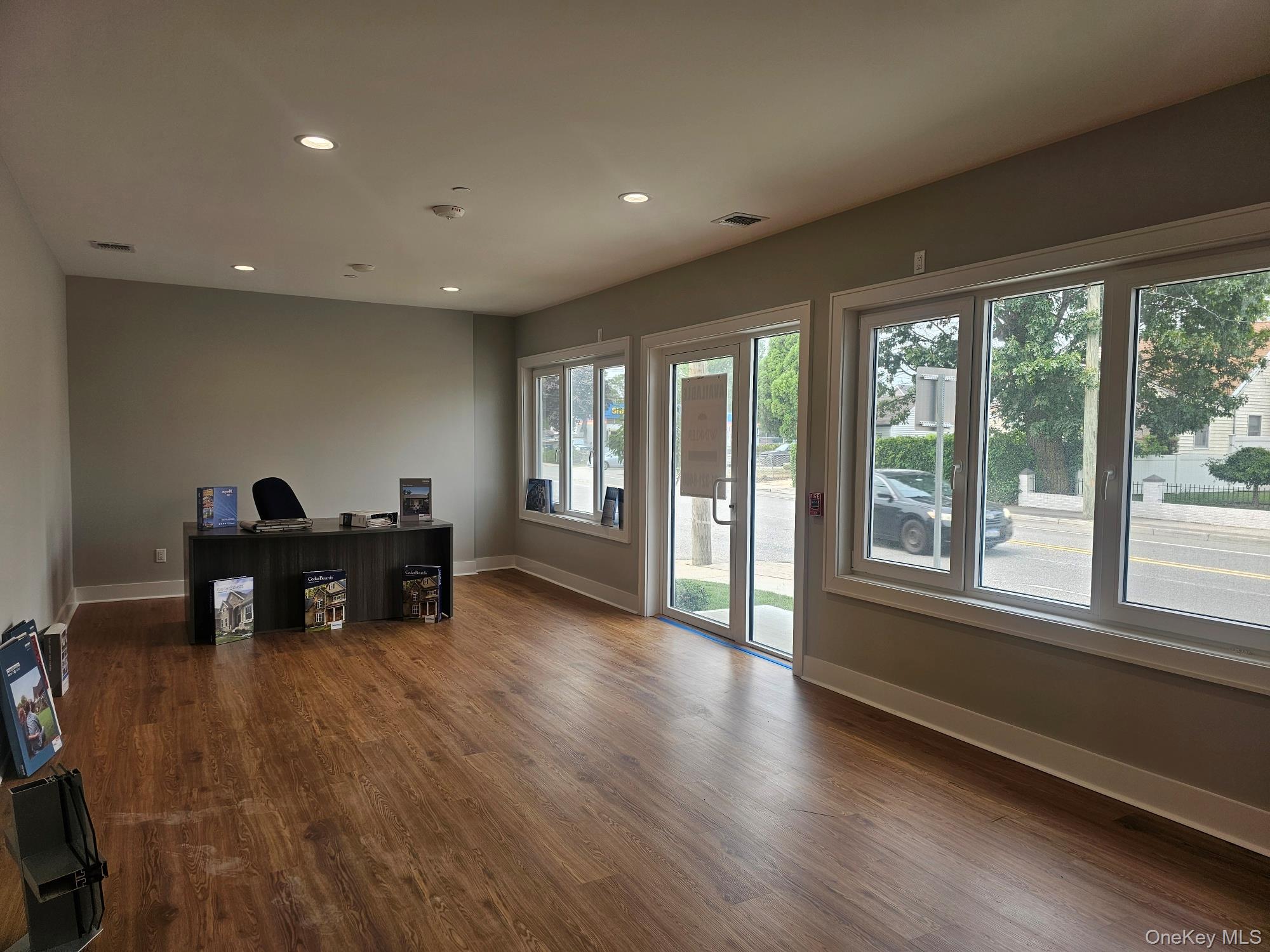 400 Oak Street, Copiague, NY 11726