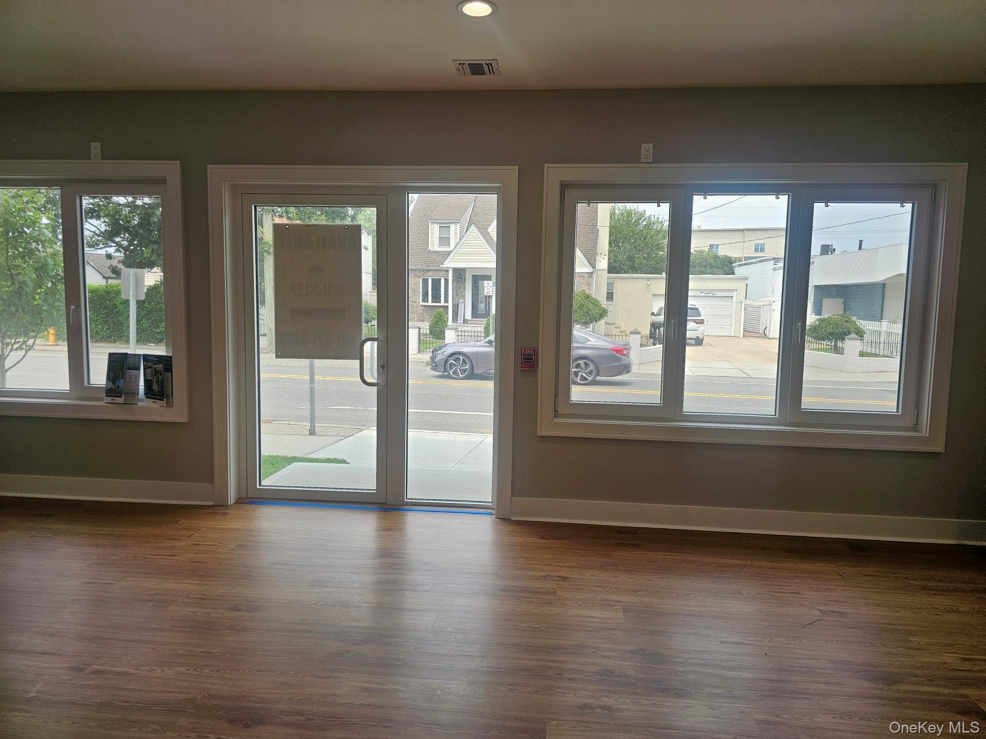 400 Oak Street, Copiague, NY 11726