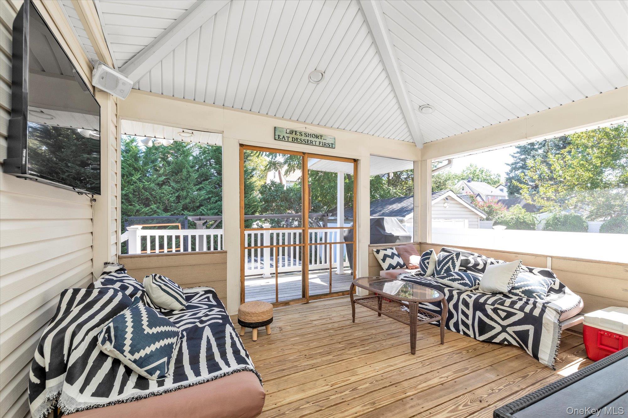 16 Farnum Street, Lynbrook, NY 11563