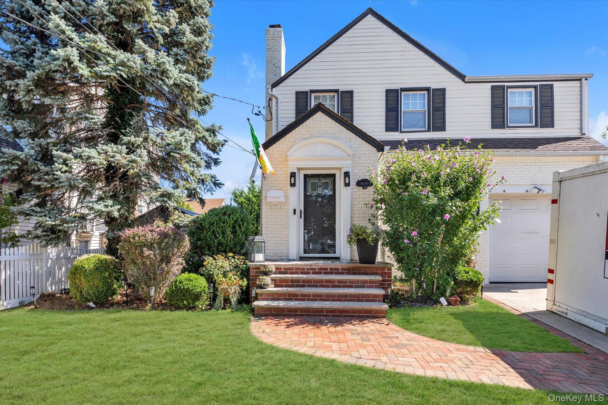 16 Farnum Street, Lynbrook, NY 11563