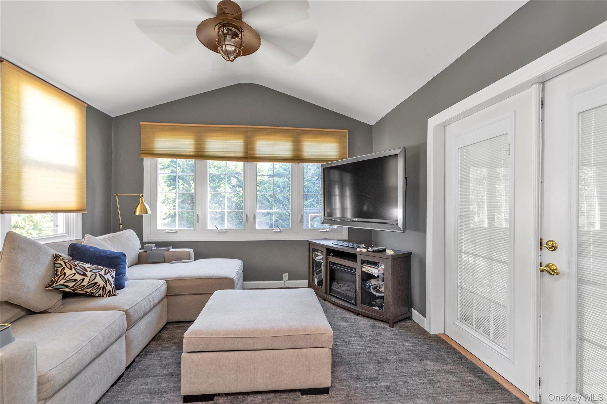 16 Farnum Street, Lynbrook, NY 11563