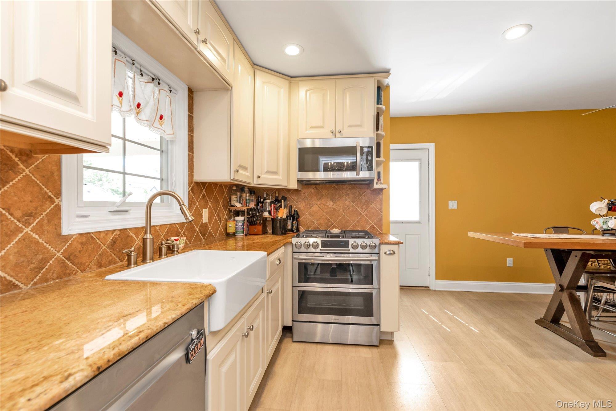 16 Farnum Street, Lynbrook, NY 11563