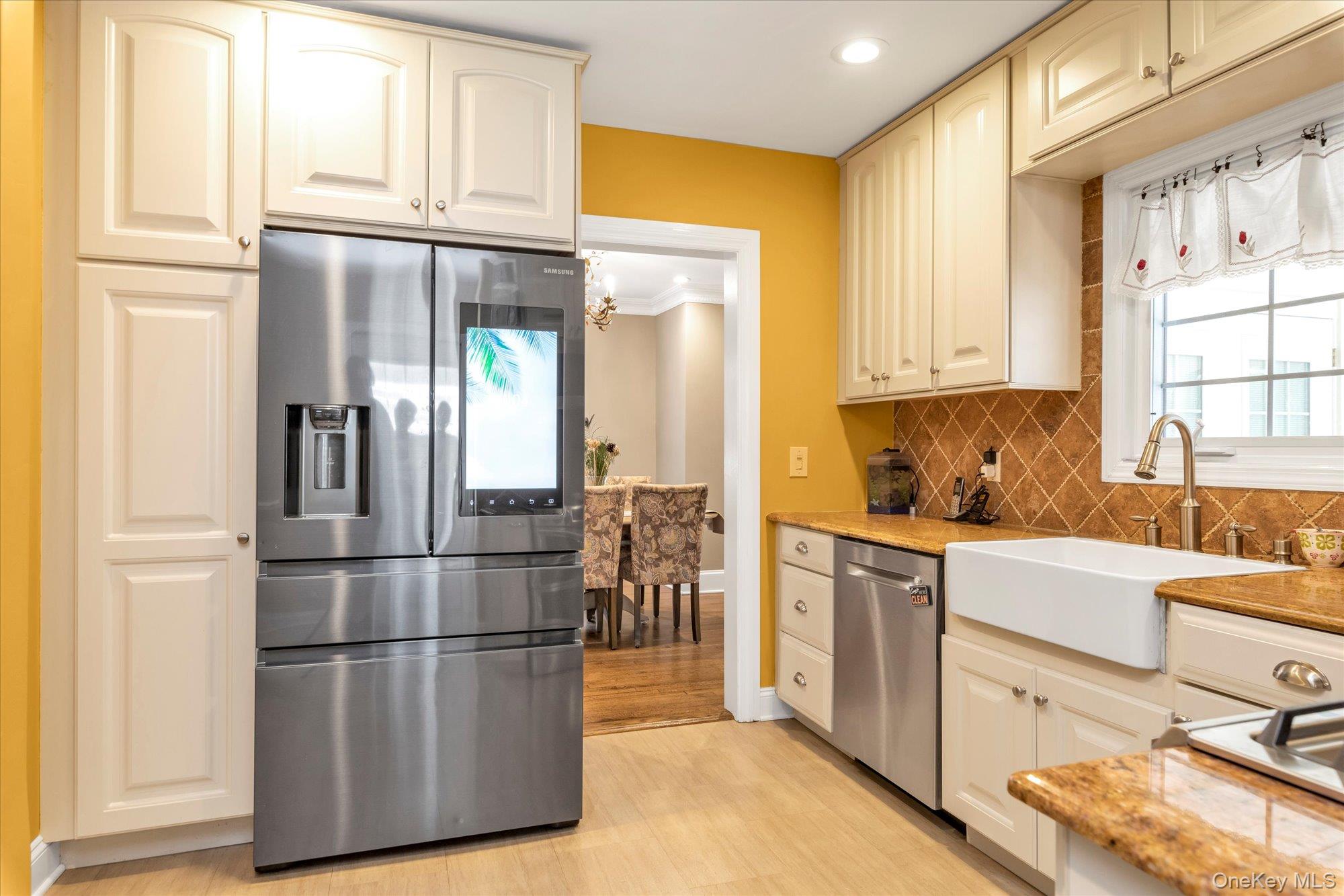 16 Farnum Street, Lynbrook, NY 11563