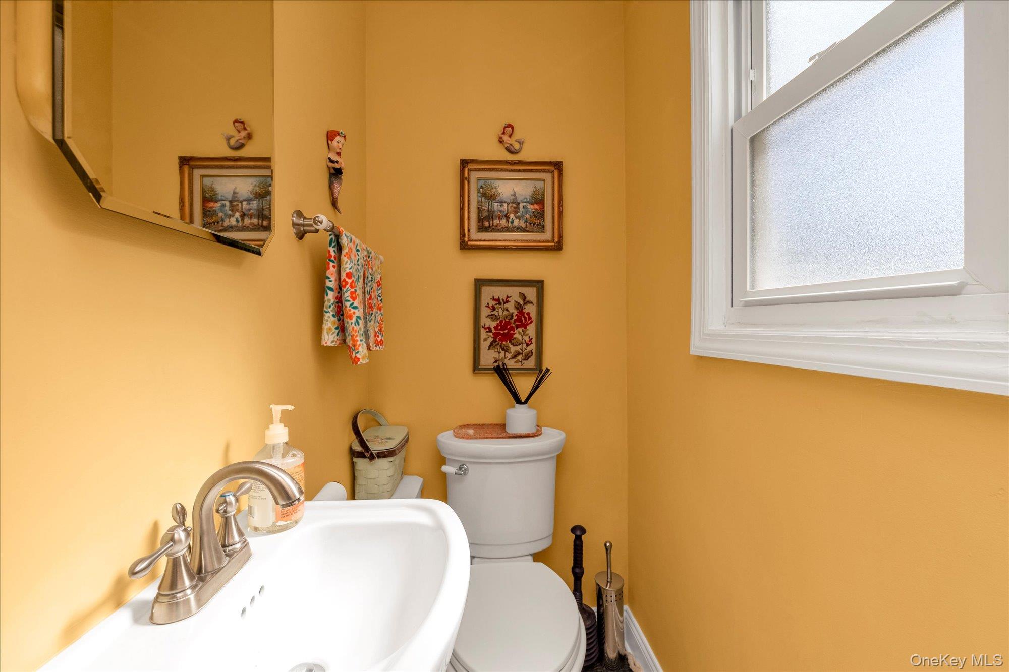 16 Farnum Street, Lynbrook, NY 11563