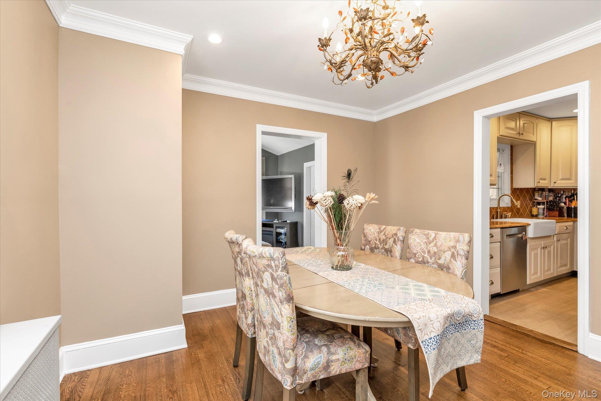 16 Farnum Street, Lynbrook, NY 11563