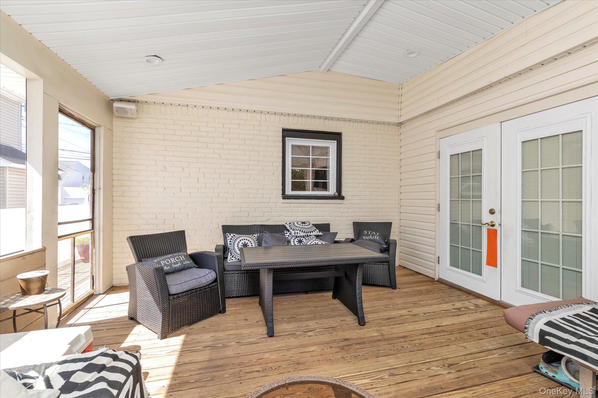 16 Farnum Street, Lynbrook, NY 11563