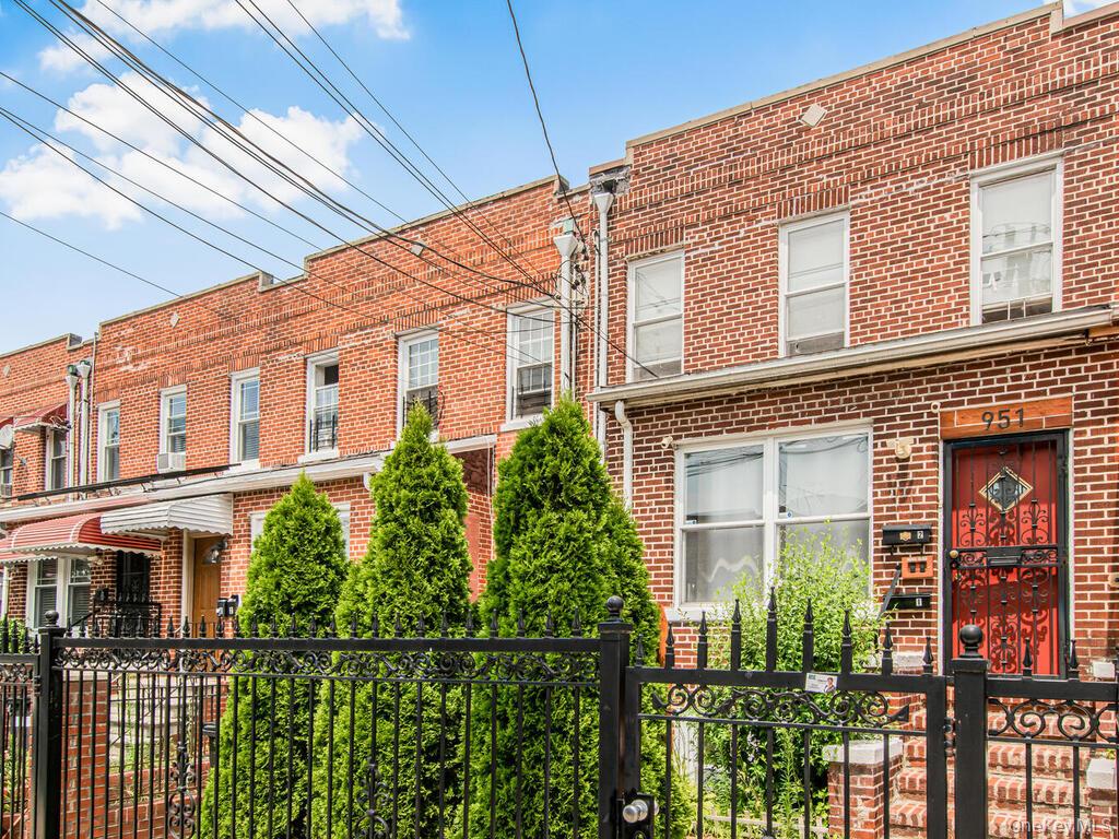 951 E 221st Street, Bronx, NY 10469