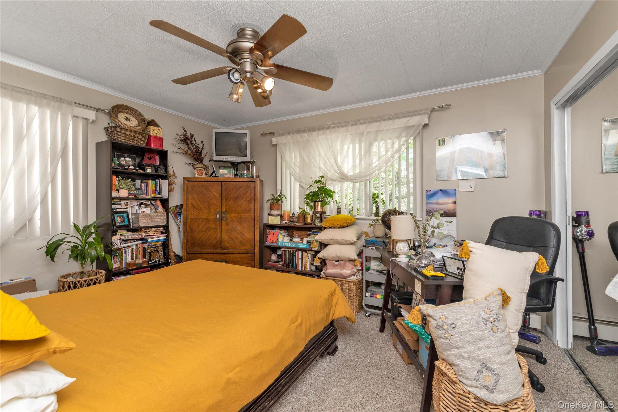 261 E Hoffman Avenue, Lindenhurst, NY 11757