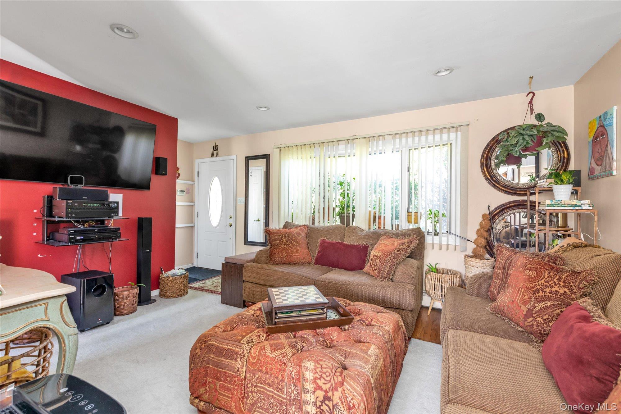 261 E Hoffman Avenue, Lindenhurst, NY 11757