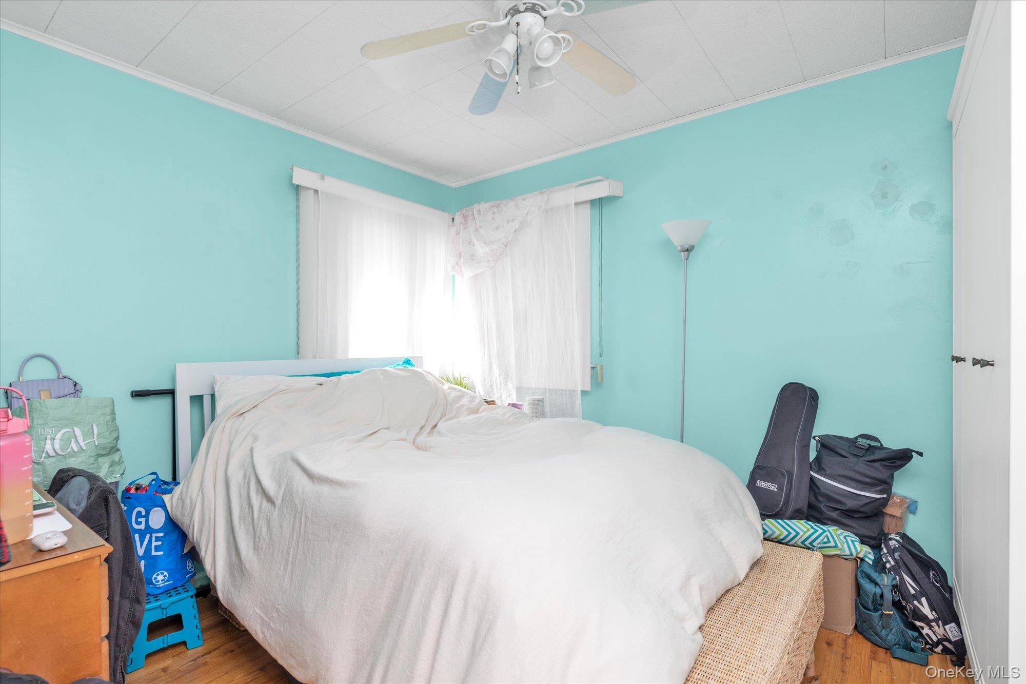 261 E Hoffman Avenue, Lindenhurst, NY 11757