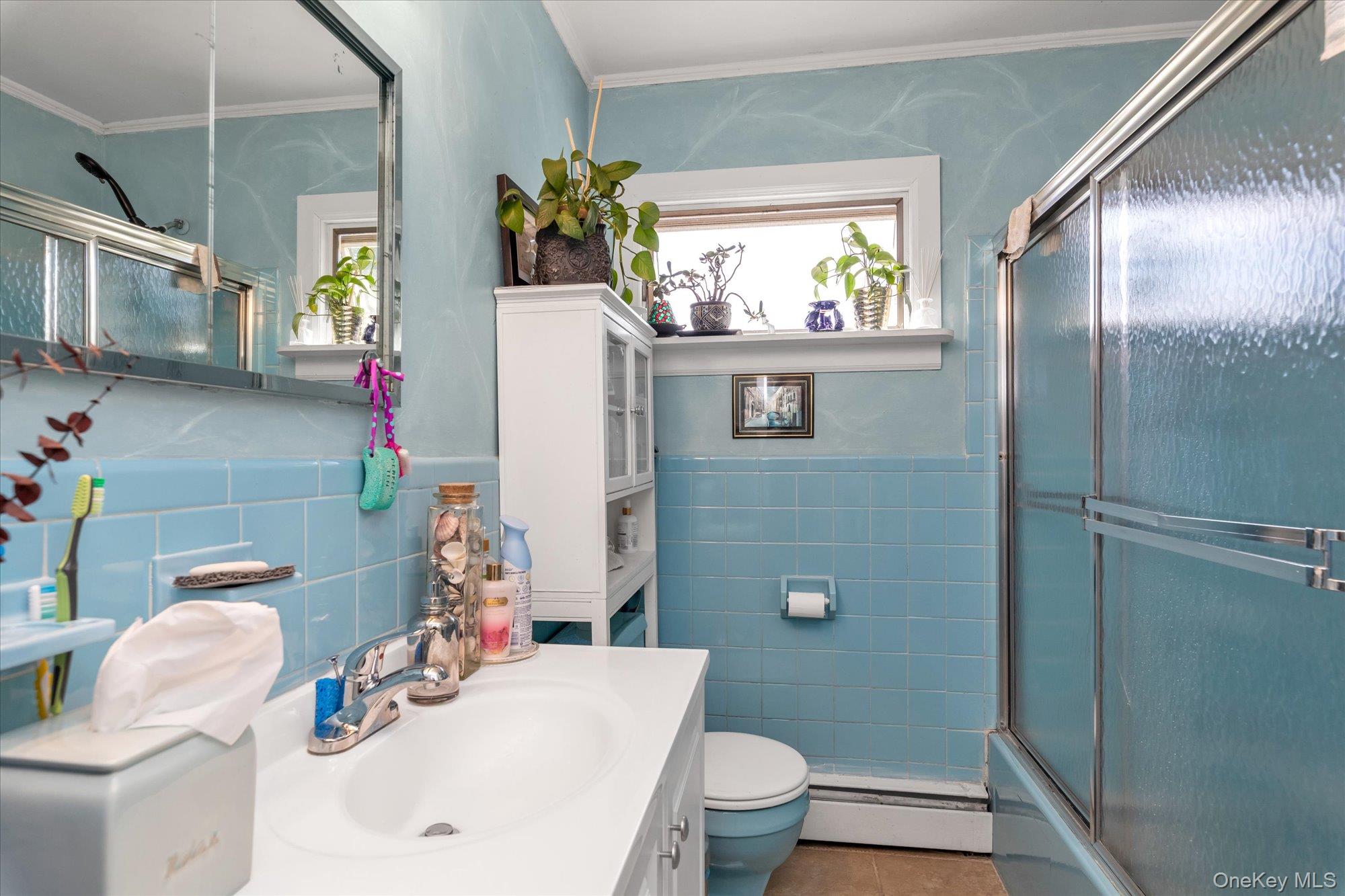 261 E Hoffman Avenue, Lindenhurst, NY 11757