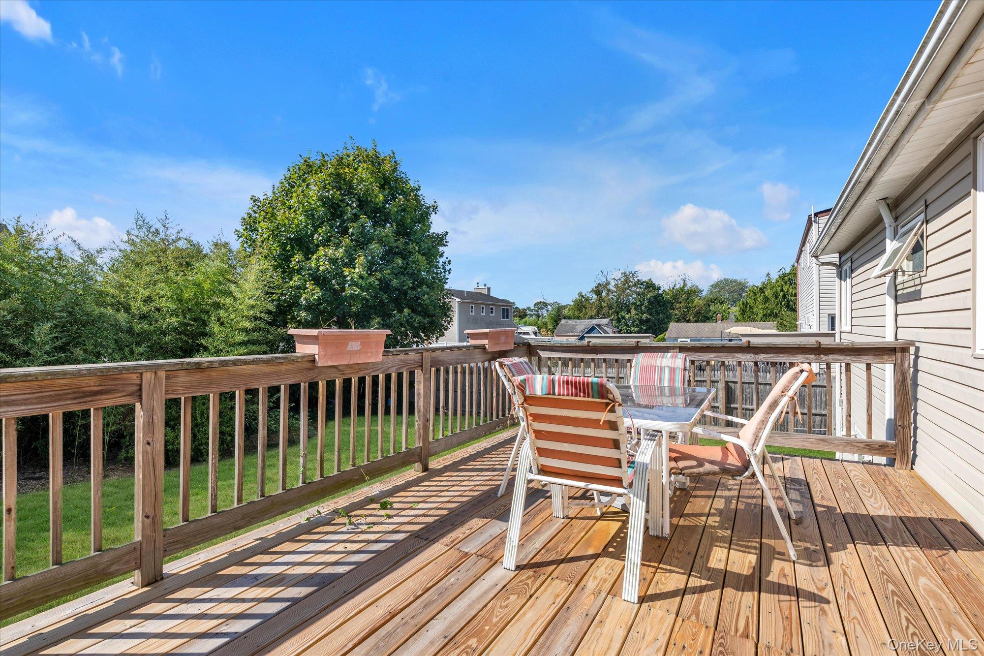 261 E Hoffman Avenue, Lindenhurst, NY 11757