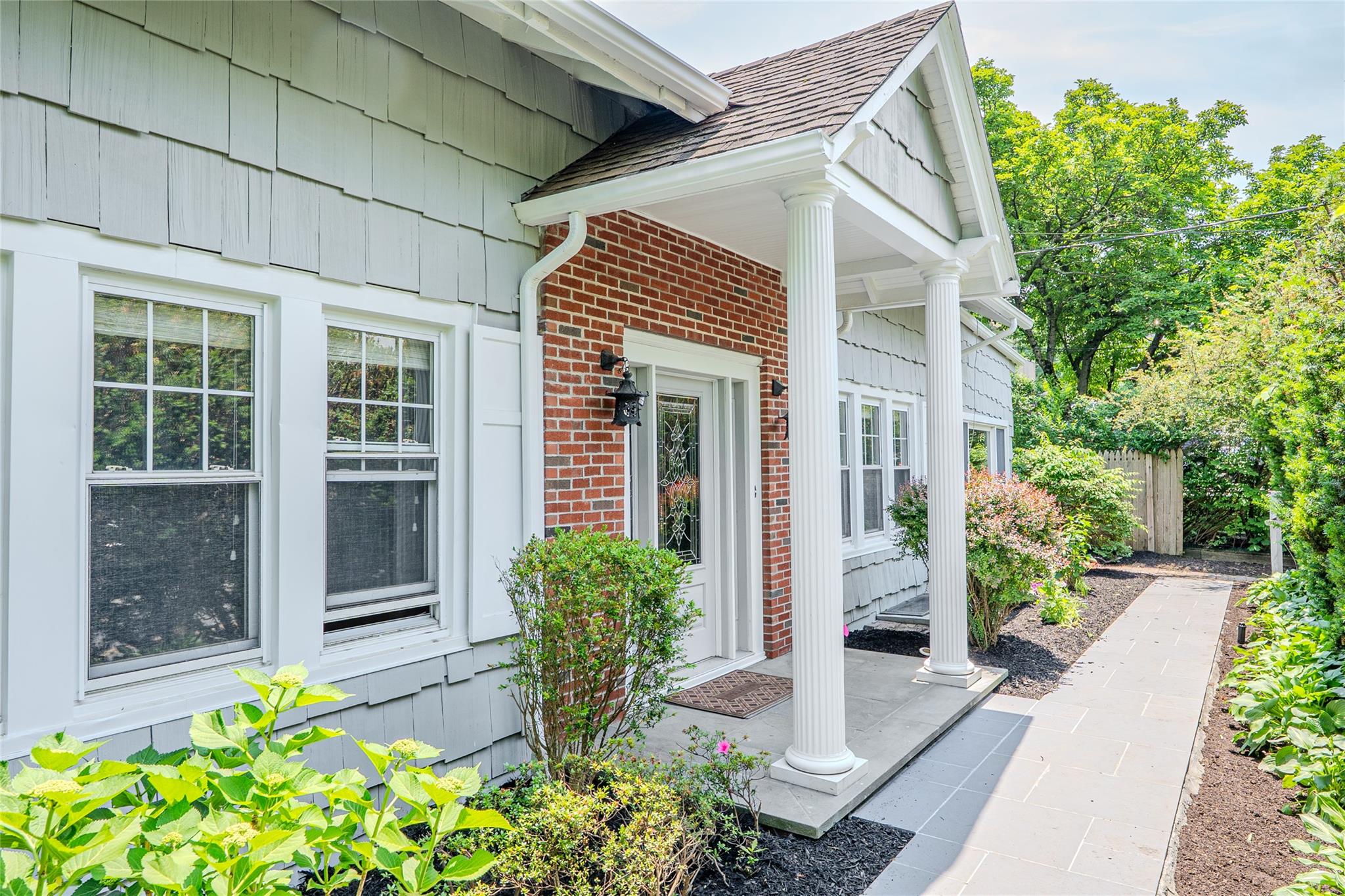 31 Central Drive, Port Washington, NY 11050