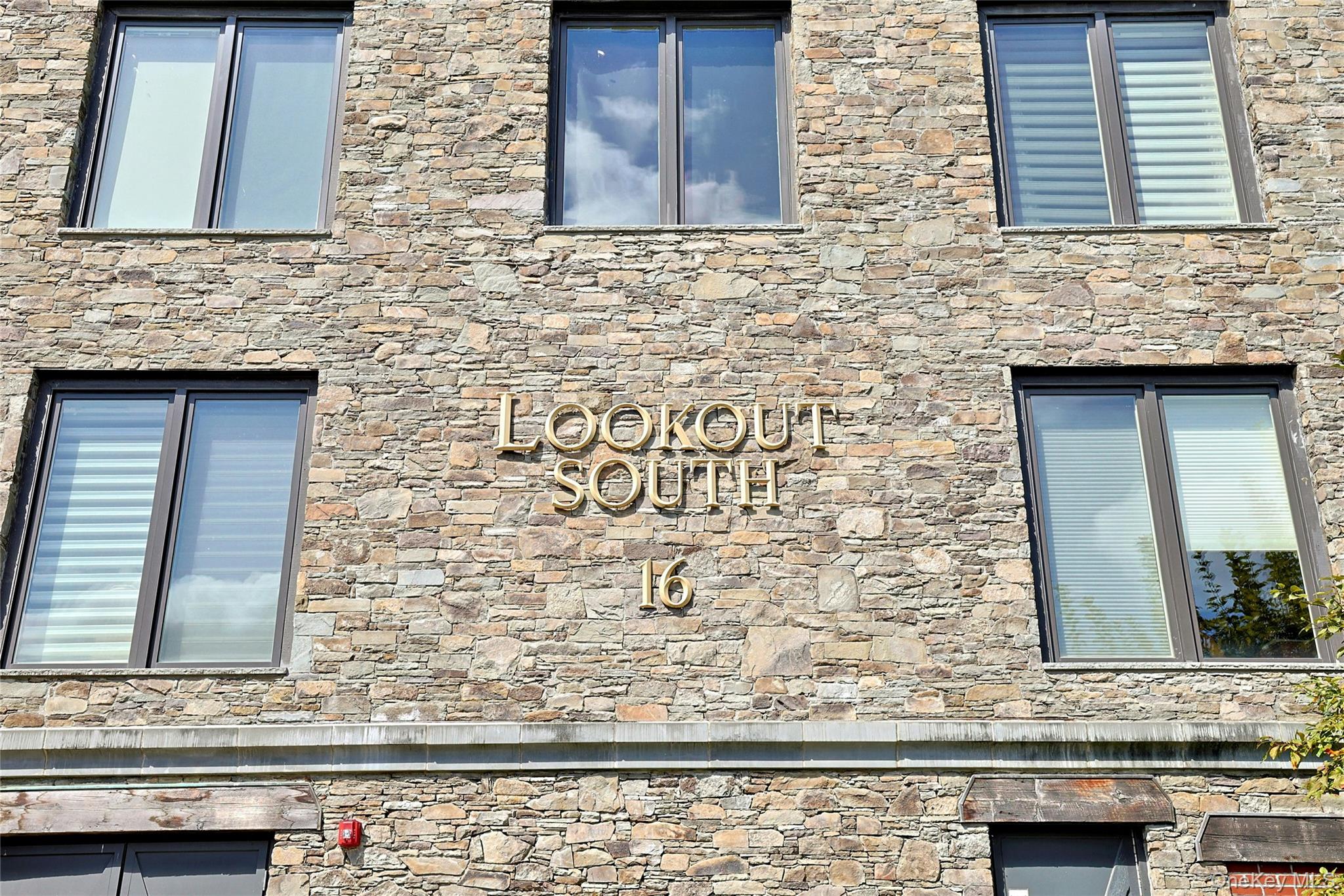 16 Rivers Edge Drive # 408, Tarrytown, NY 10591