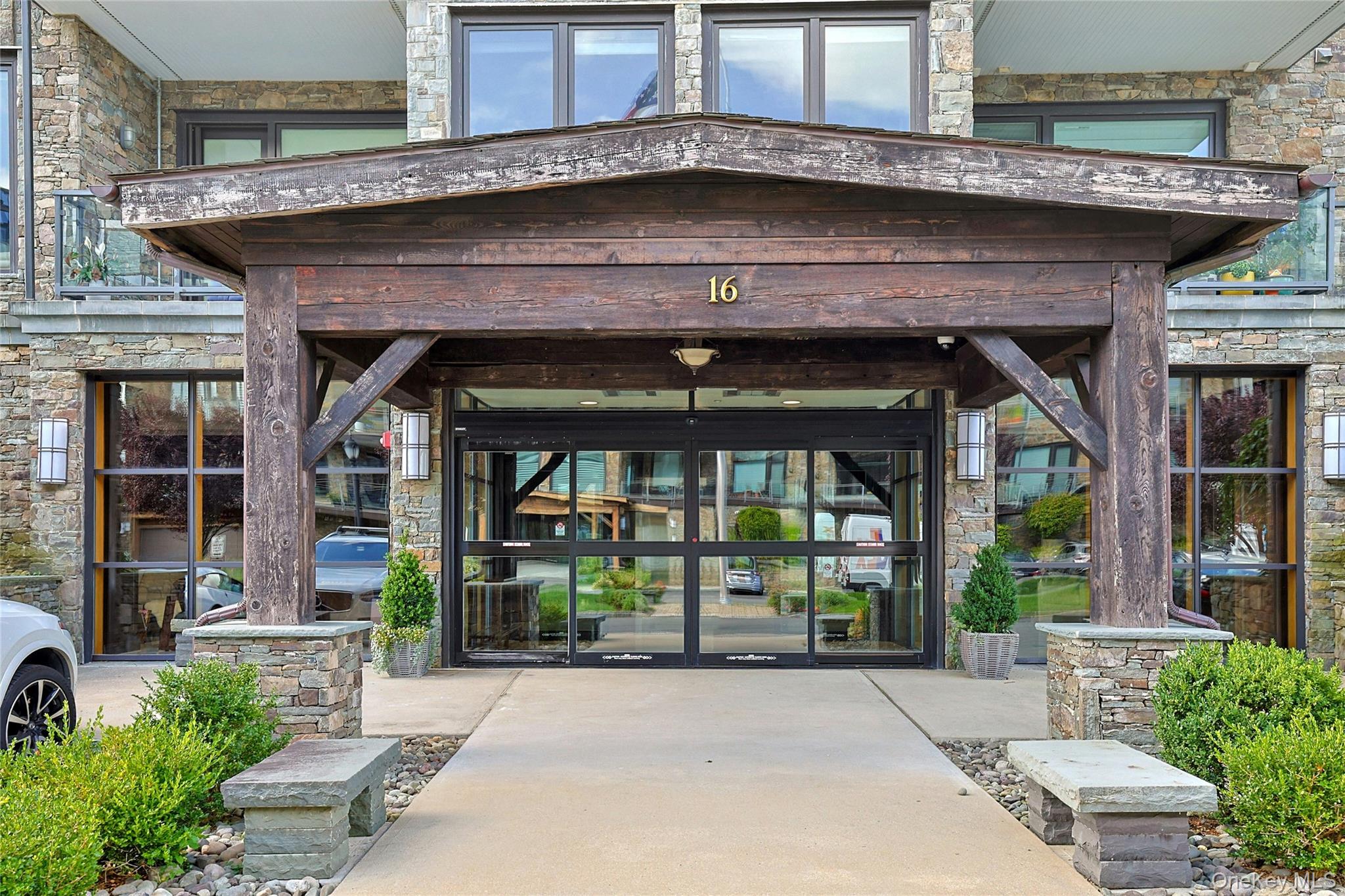 16 Rivers Edge Drive # 408, Tarrytown, NY 10591