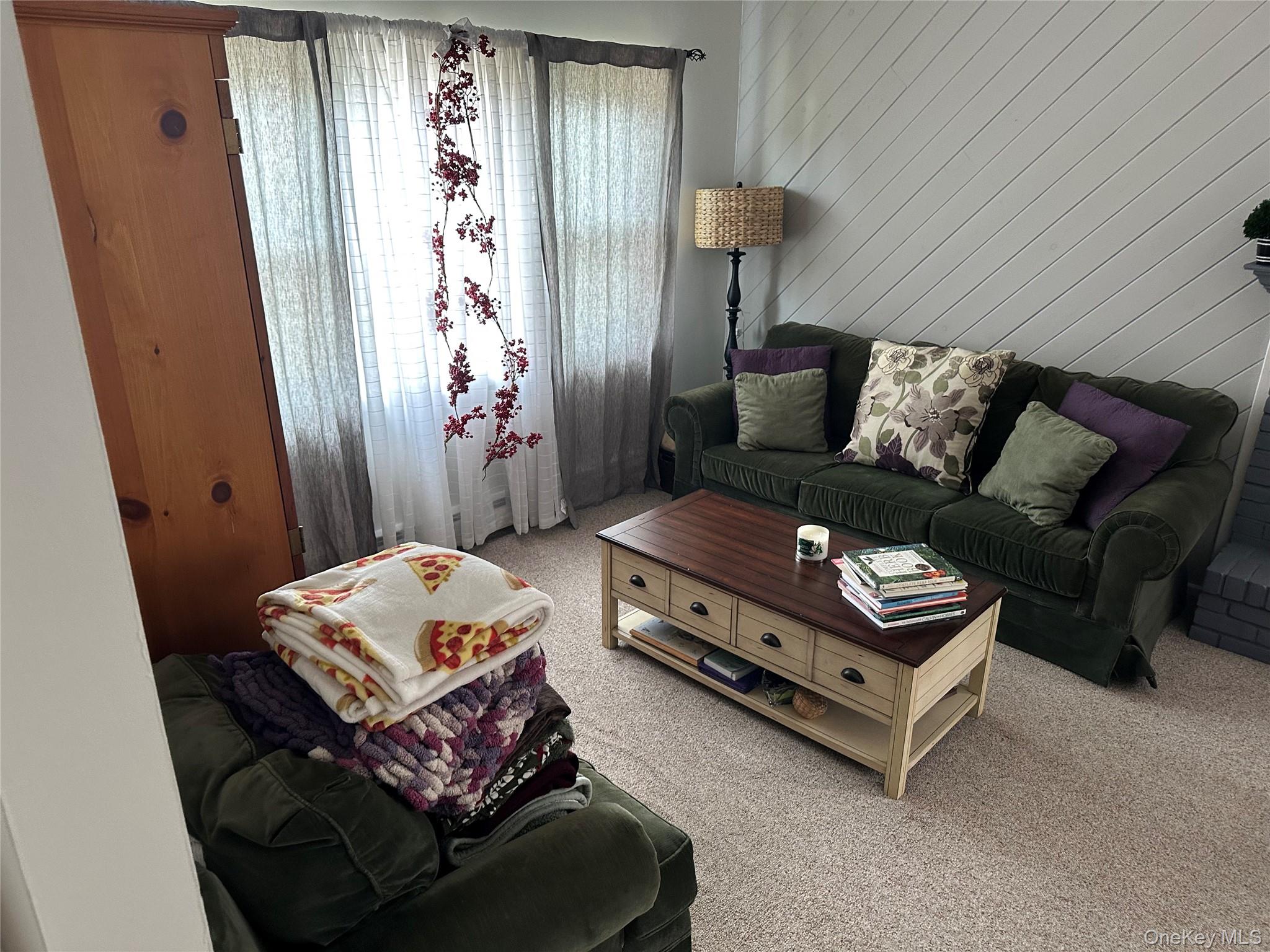 7 Dogwood Street, Farmingdale, NY 11735