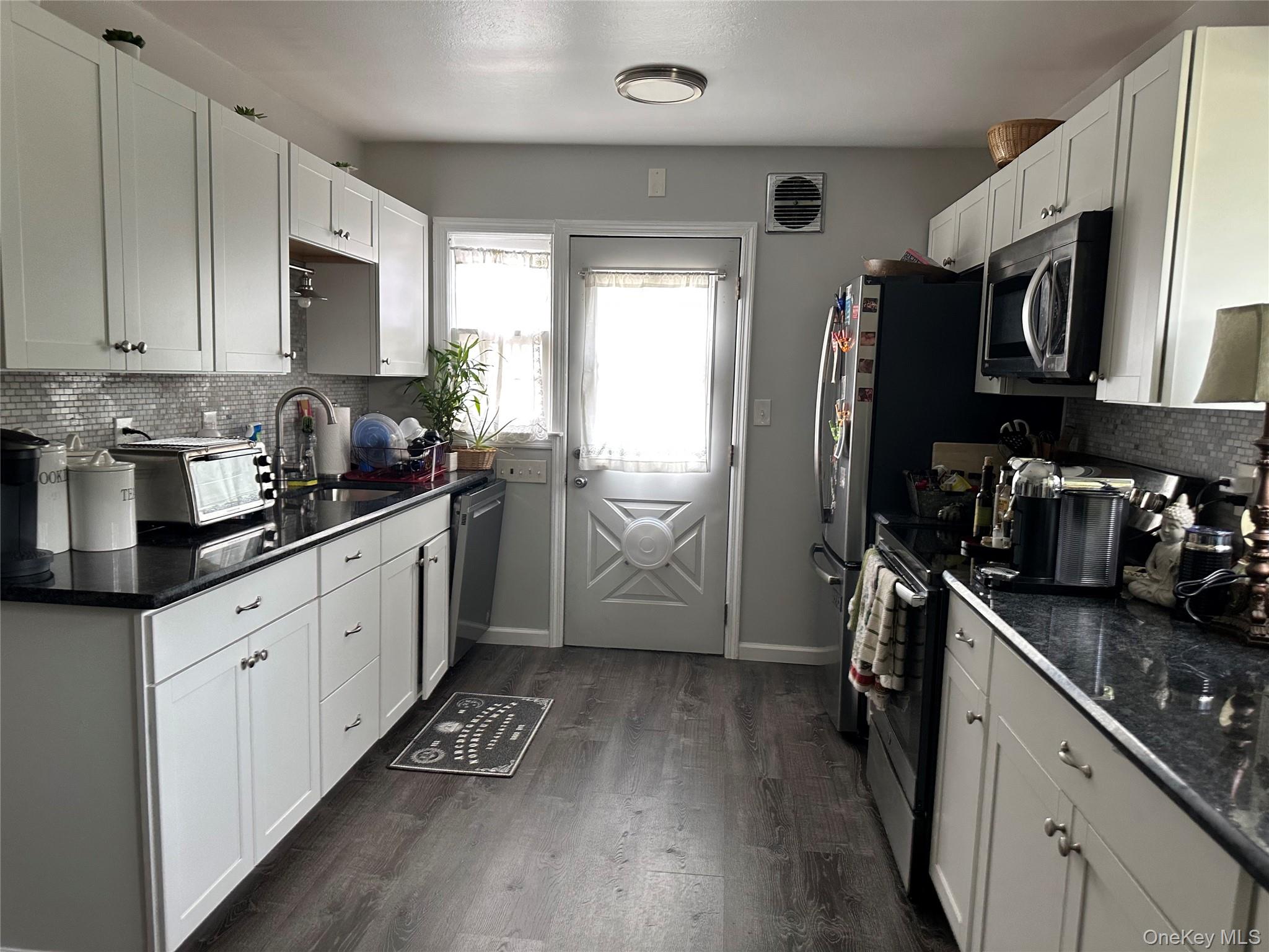 7 Dogwood Street, Farmingdale, NY 11735