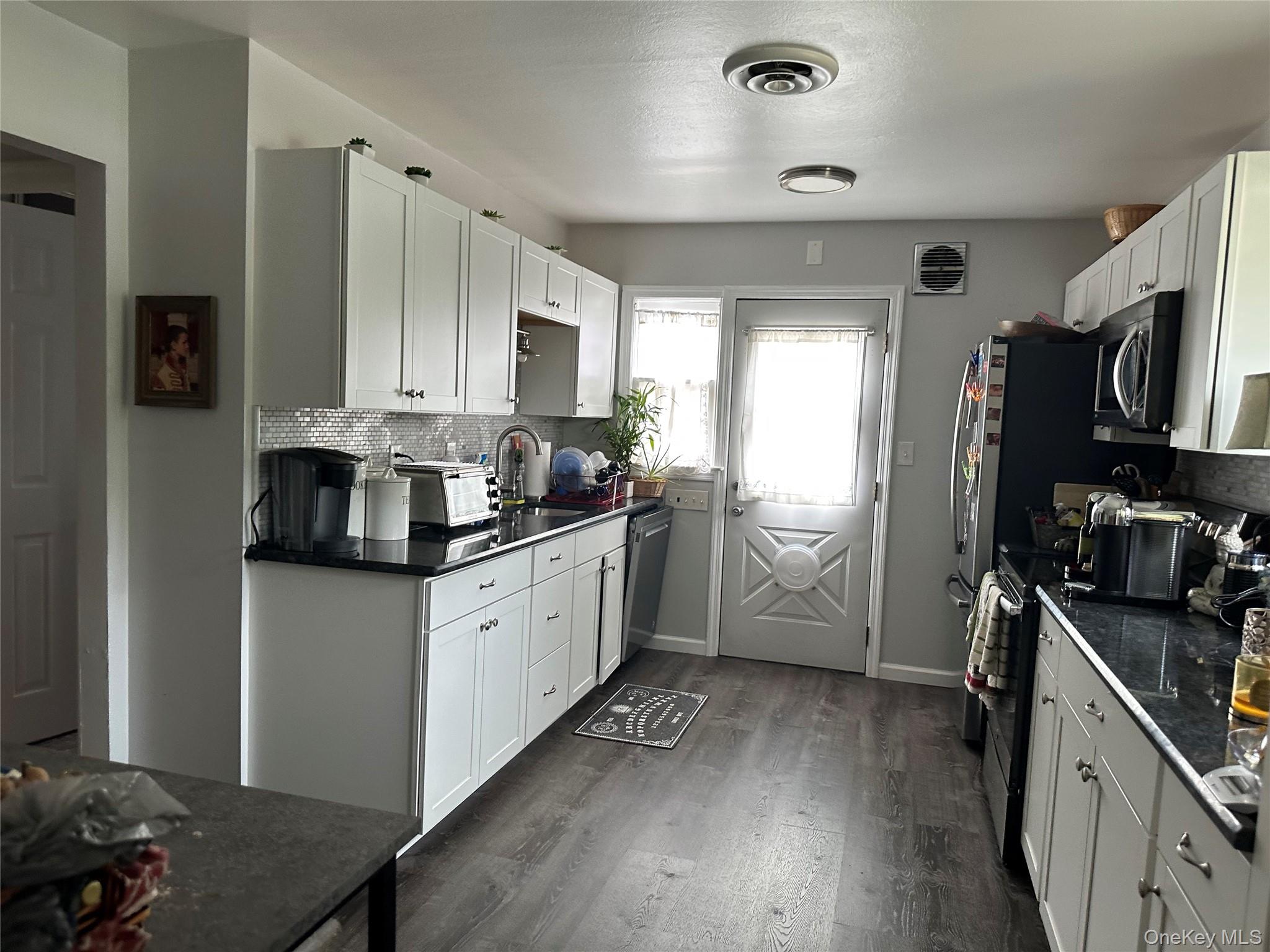 7 Dogwood Street, Farmingdale, NY 11735