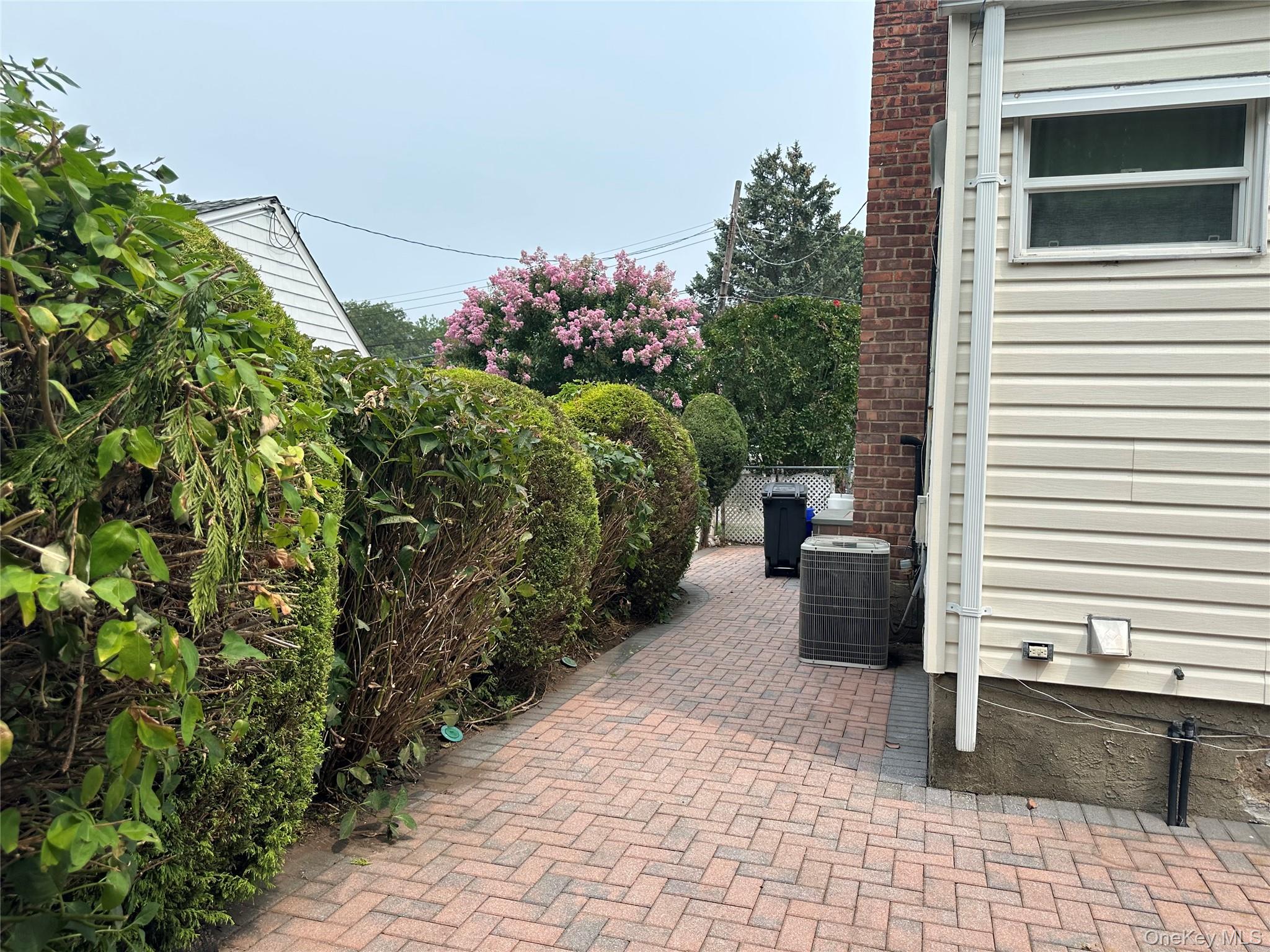 7 Dogwood Street, Farmingdale, NY 11735