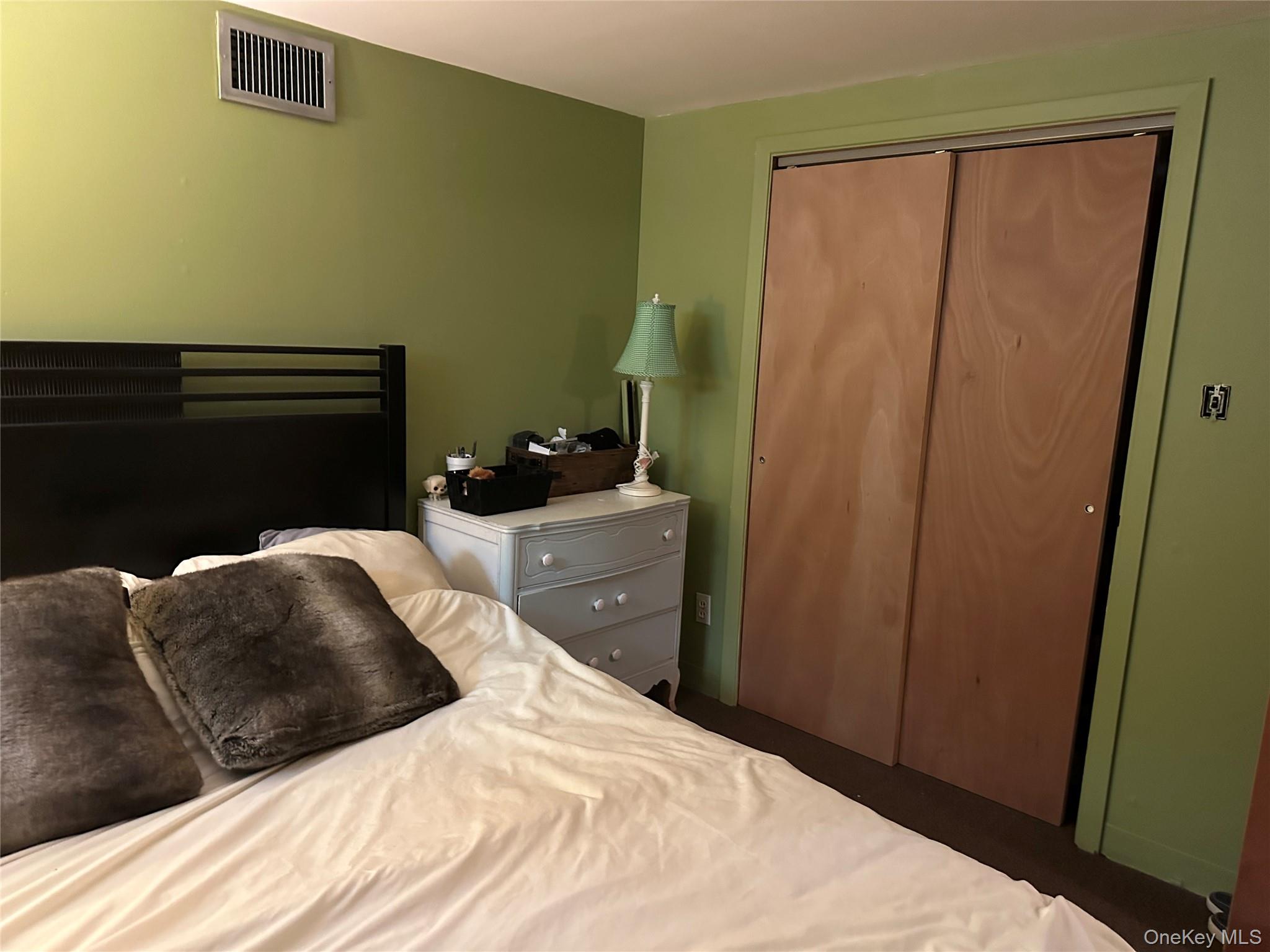 7 Dogwood Street, Farmingdale, NY 11735