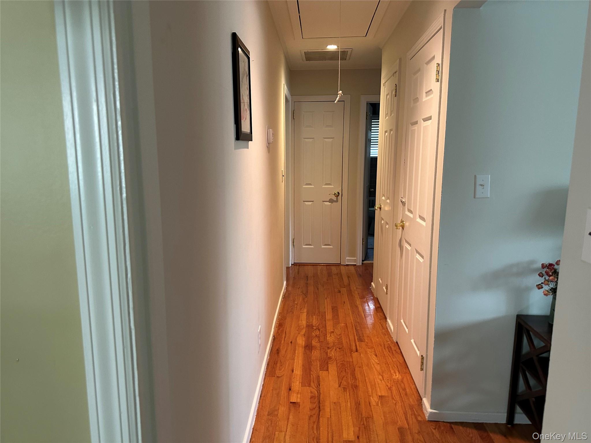 7 Dogwood Street, Farmingdale, NY 11735