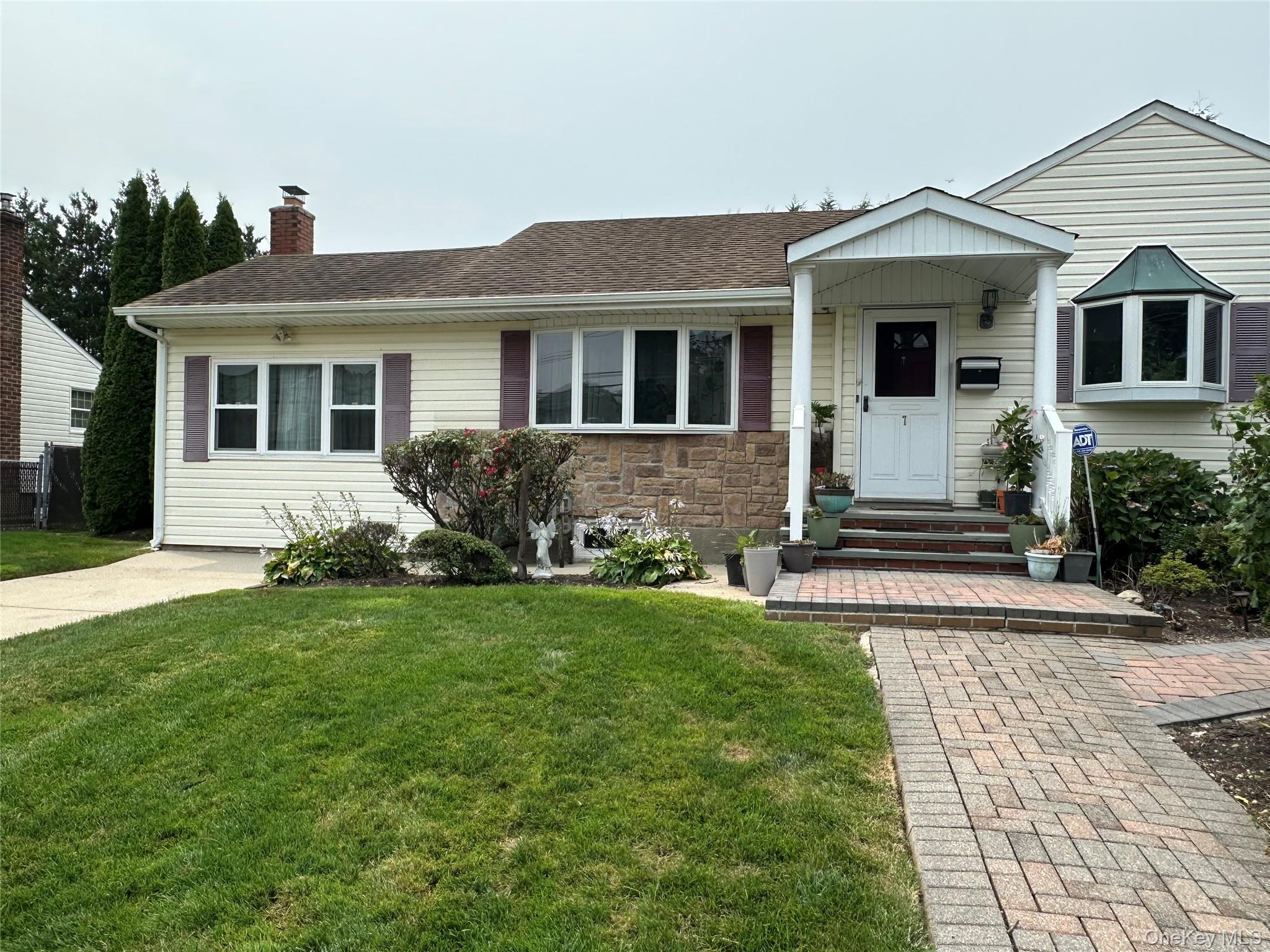 7 Dogwood Street, Farmingdale, NY 11735