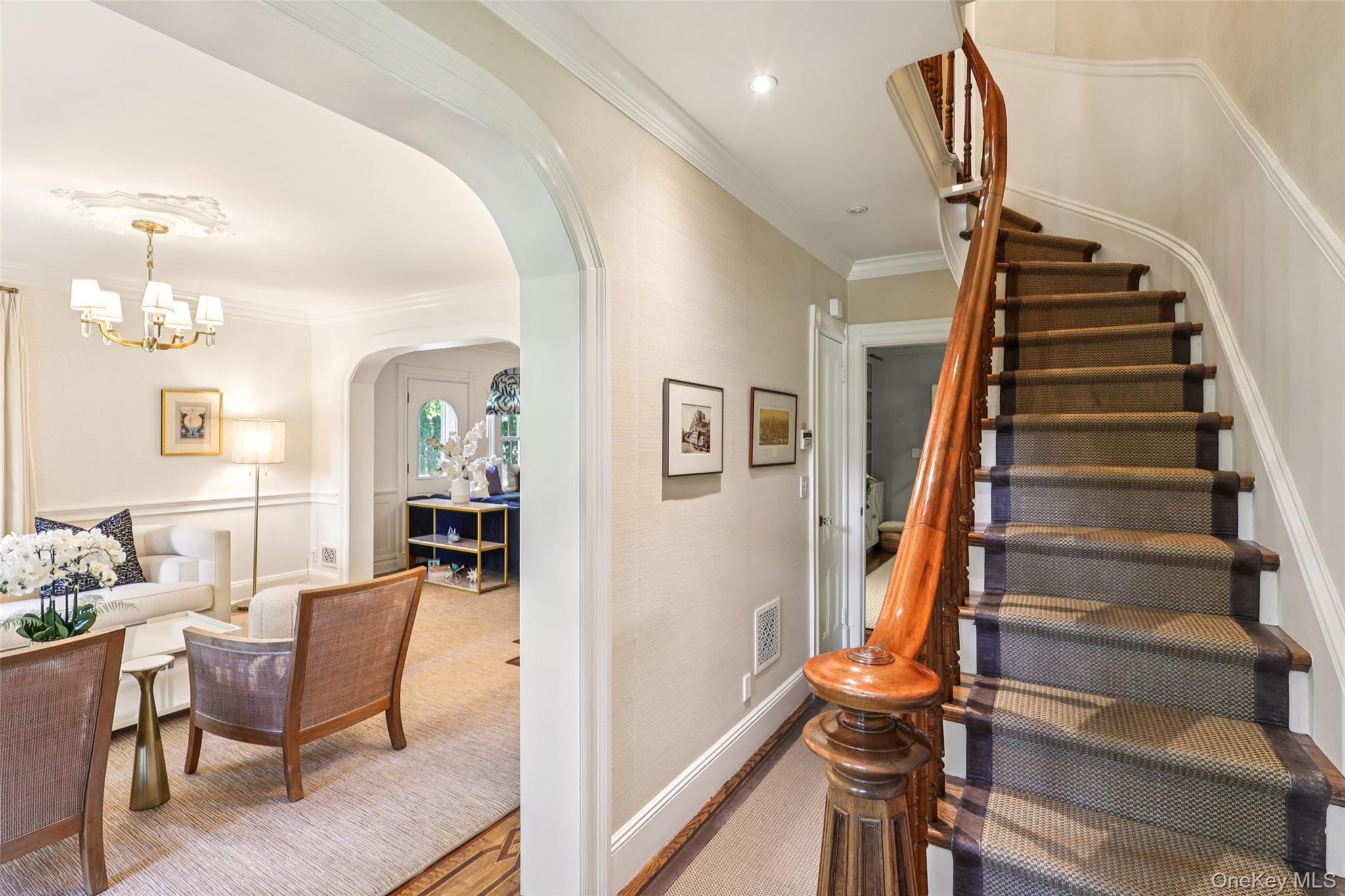 19 E Williston Avenue, East Williston, NY 11596