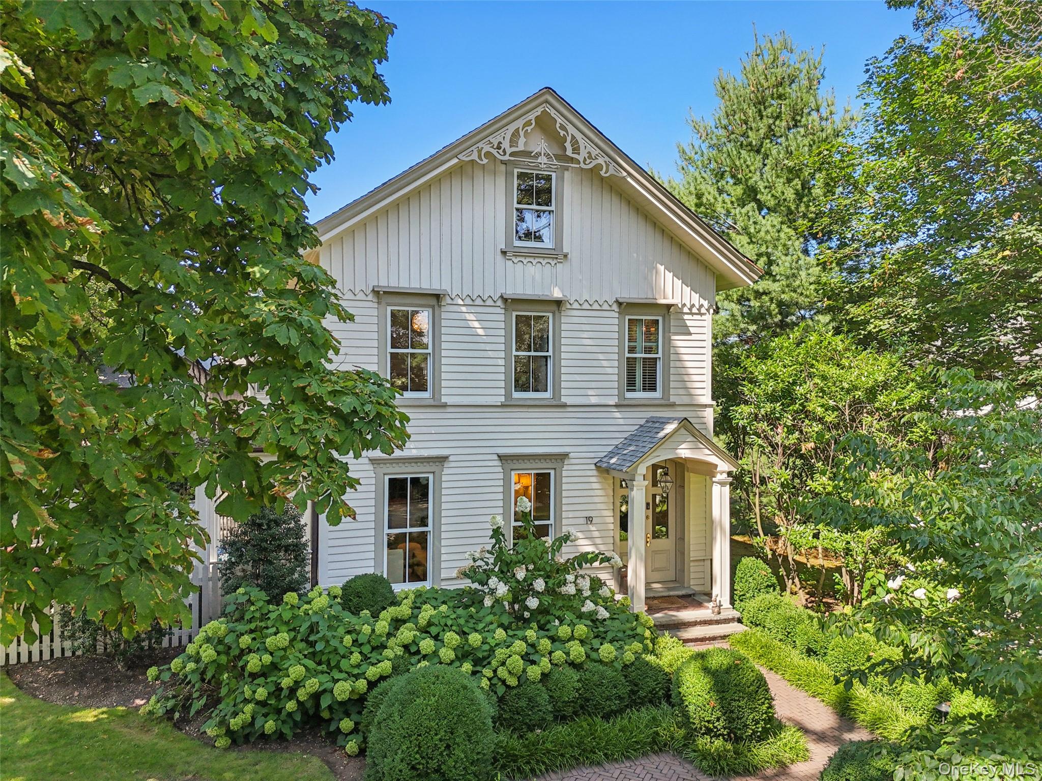 19 E Williston Avenue, East Williston, NY 11596
