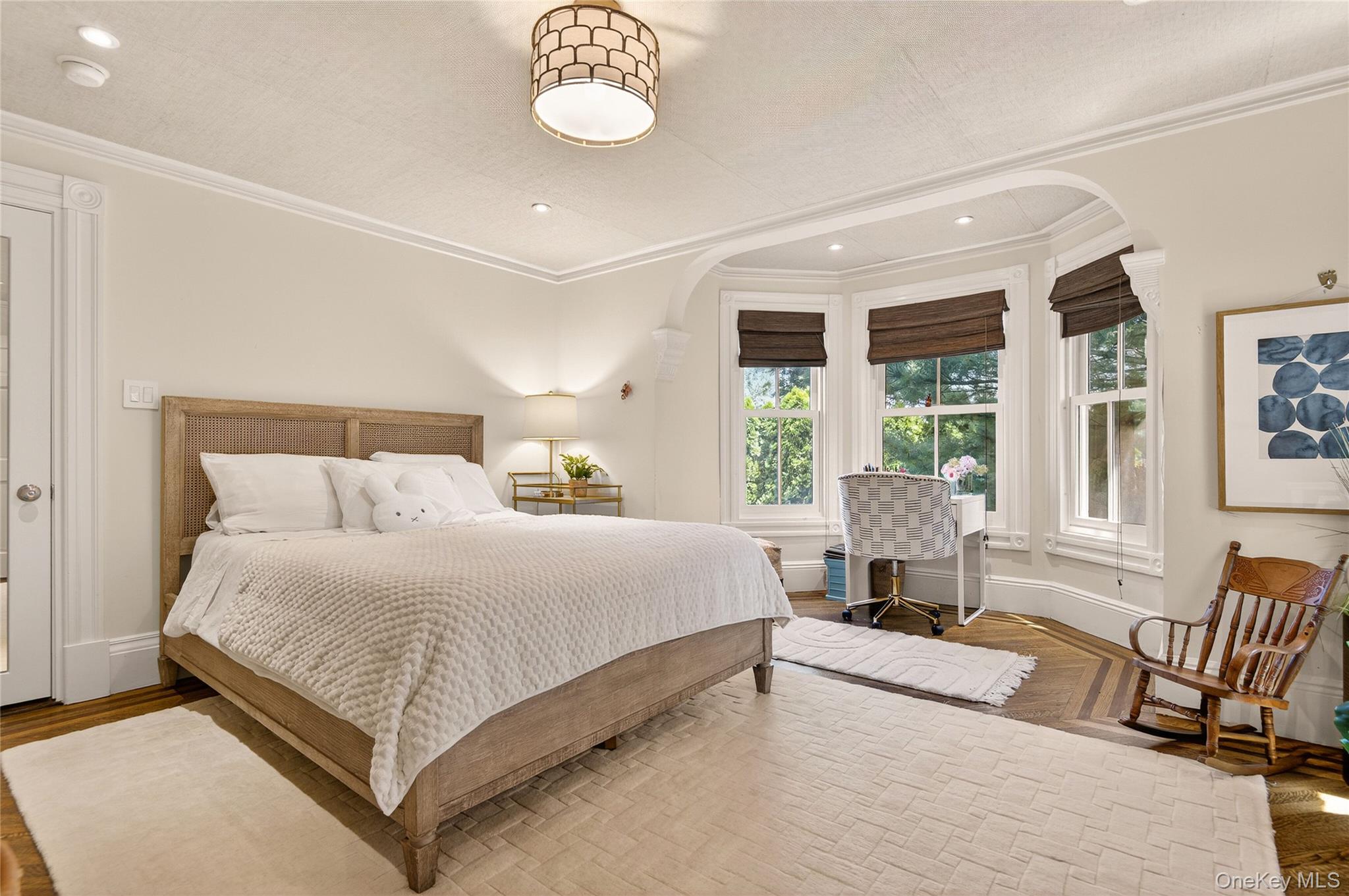 19 E Williston Avenue, East Williston, NY 11596