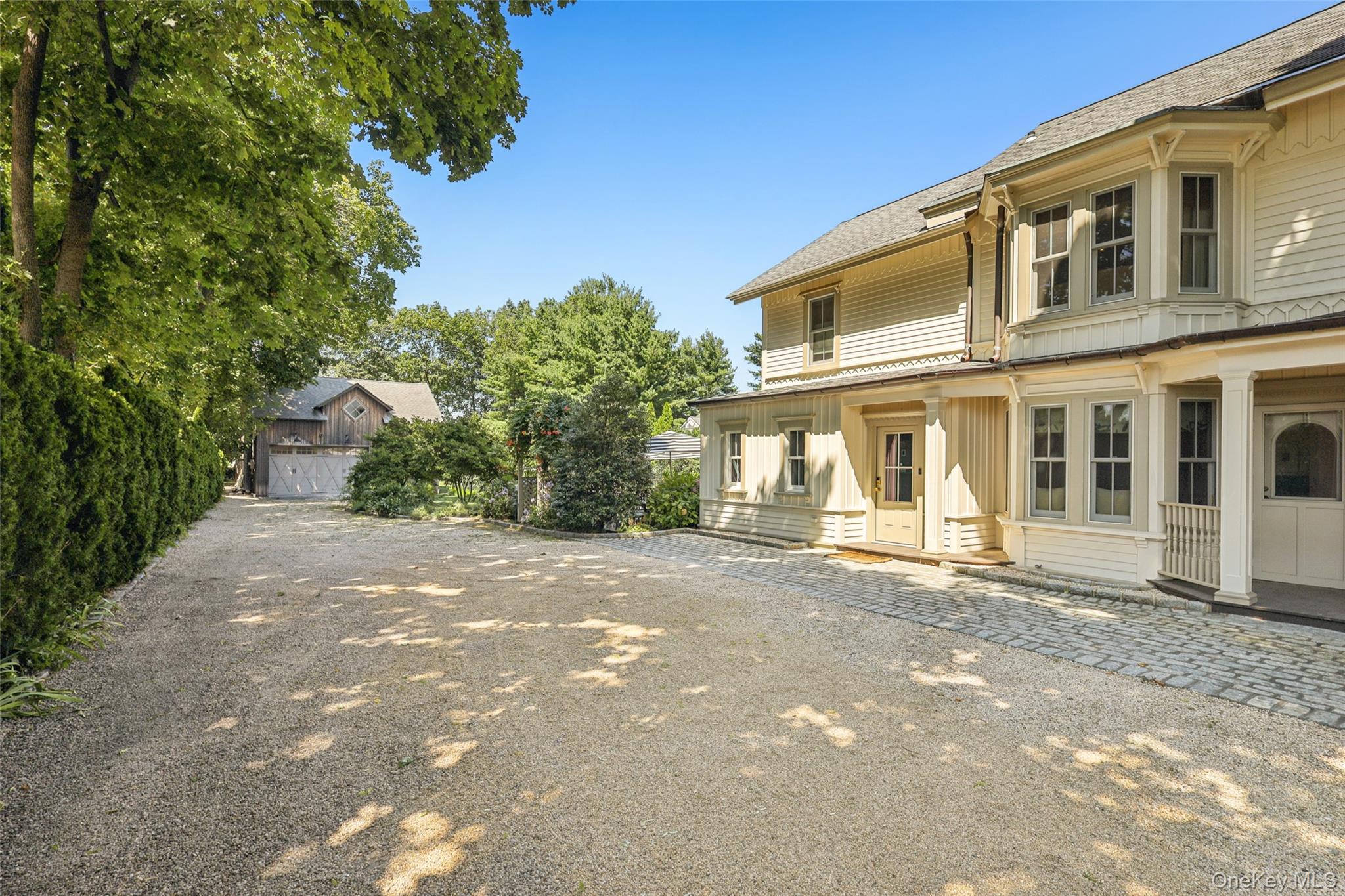 19 E Williston Avenue, East Williston, NY 11596