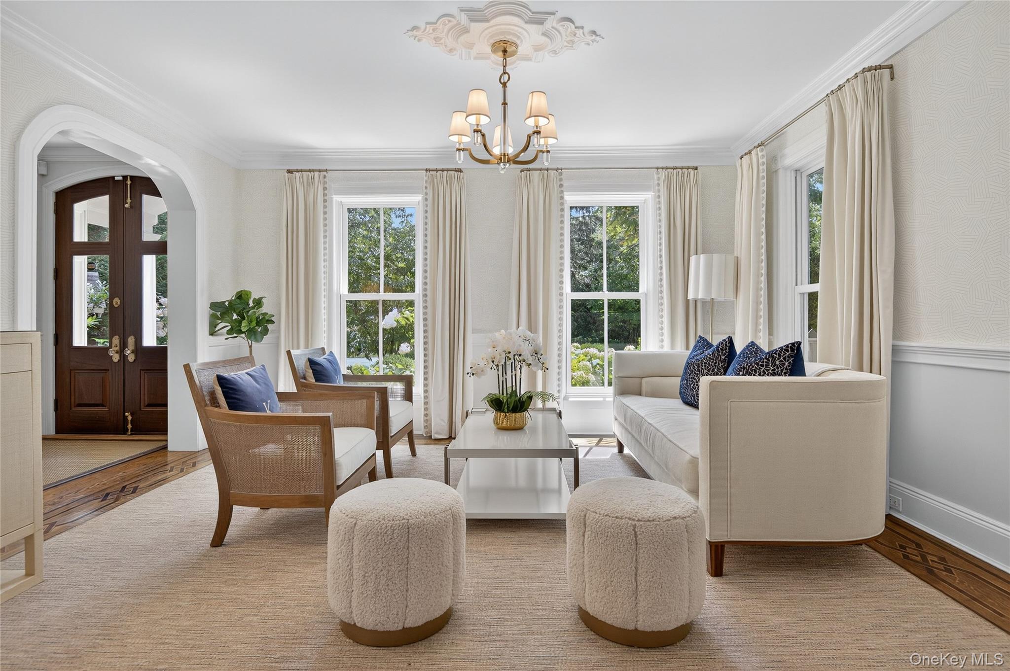 19 E Williston Avenue, East Williston, NY 11596