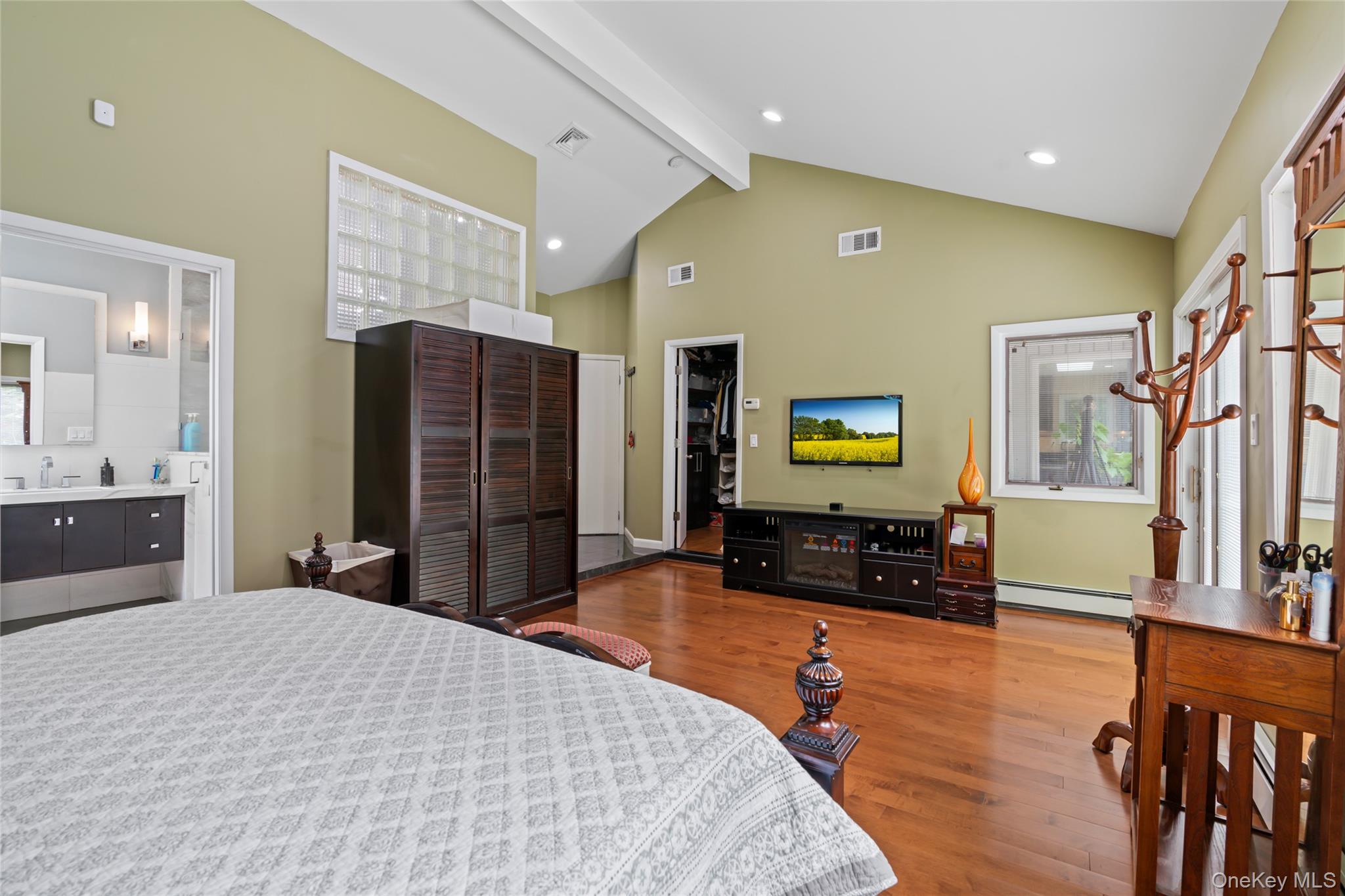 2 Bristol Drive, Woodbury, NY 11797