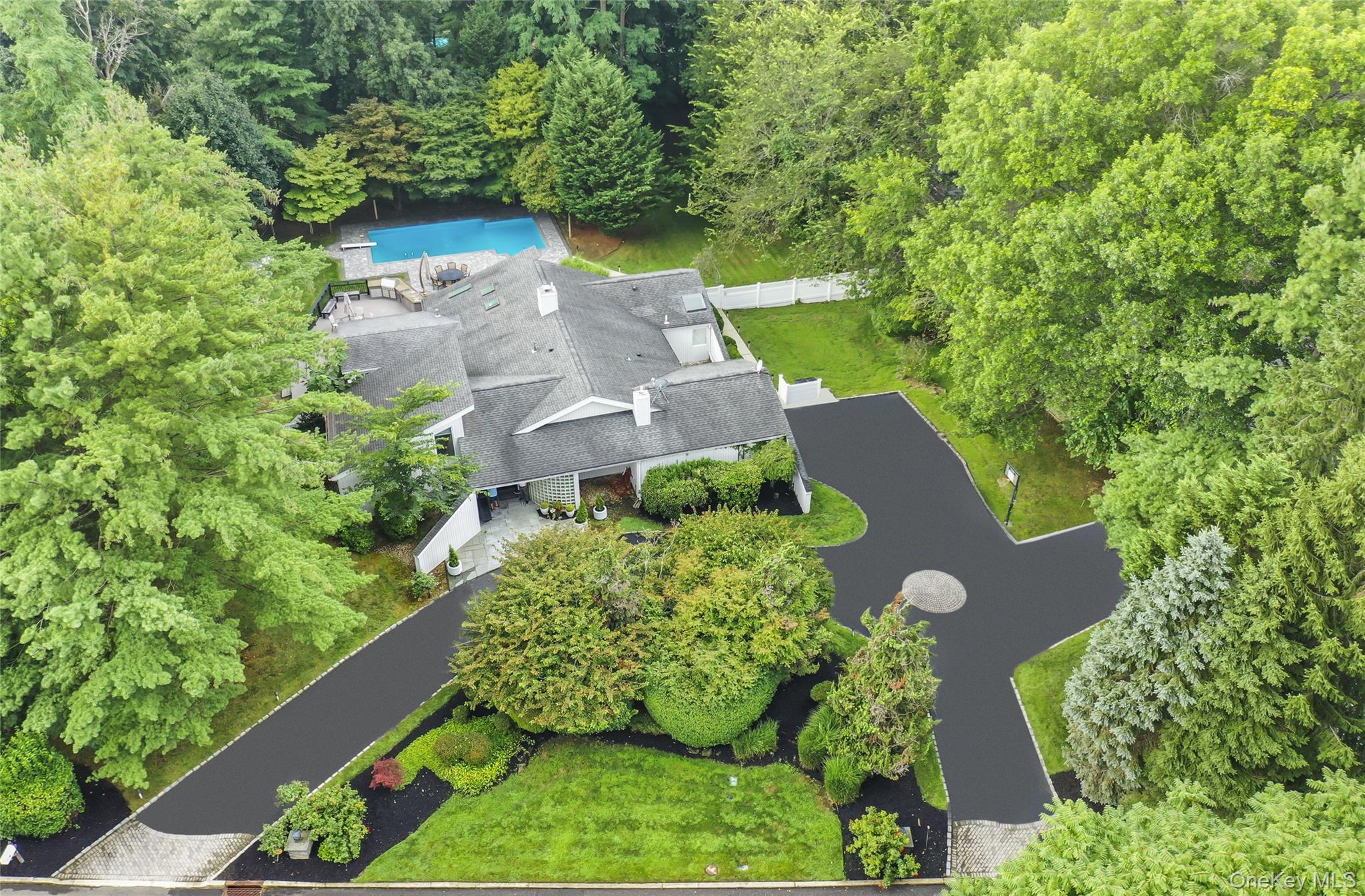 2 Bristol Drive, Woodbury, NY 11797