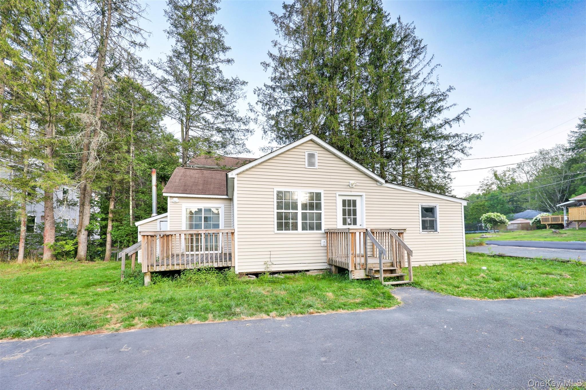 24 Edgewood Place, South Fallsburg, NY 12779