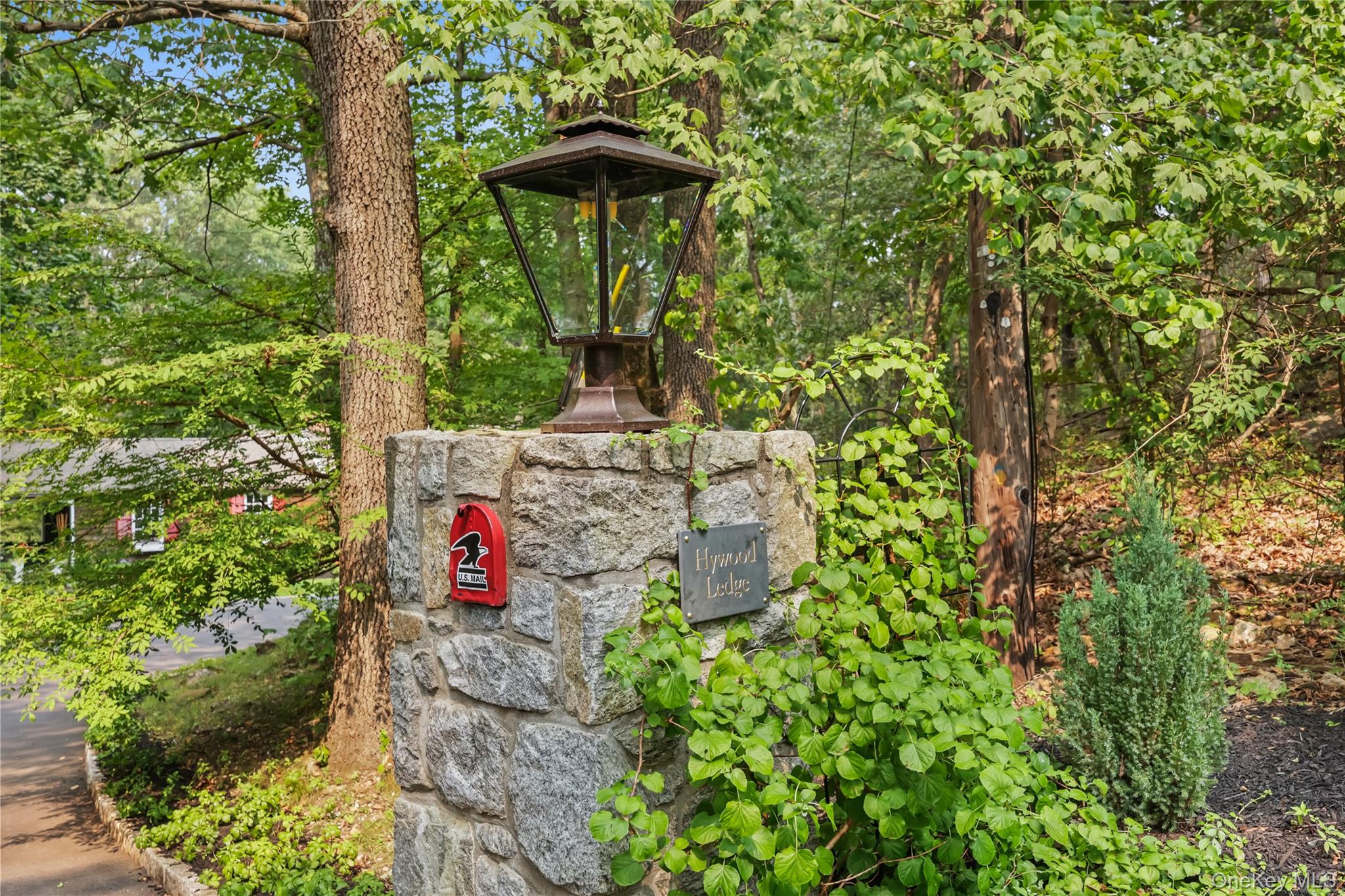 27 Deepwood Hill, Chappaqua, NY 10514