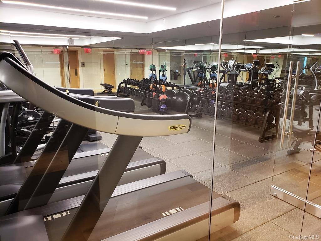 138-35 39th Avenue # 8G, Flushing, NY 11354