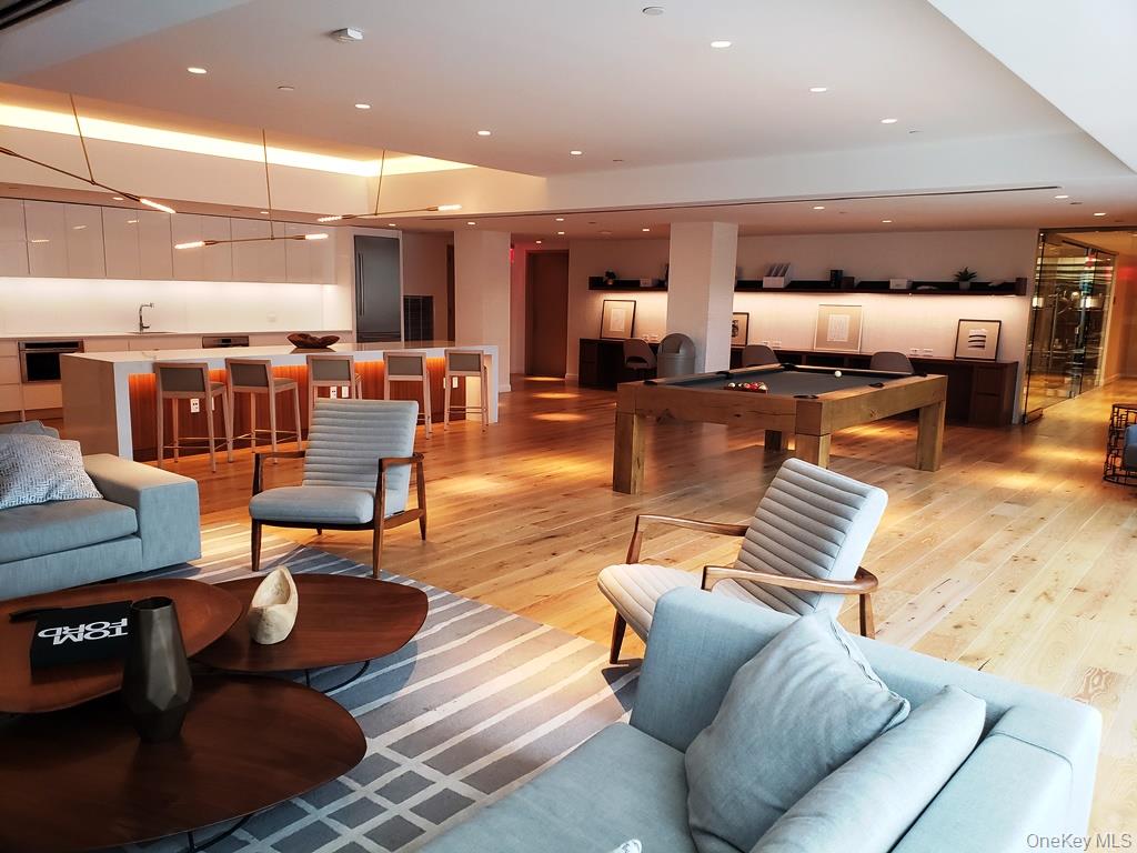 138-35 39th Avenue # 8G, Flushing, NY 11354