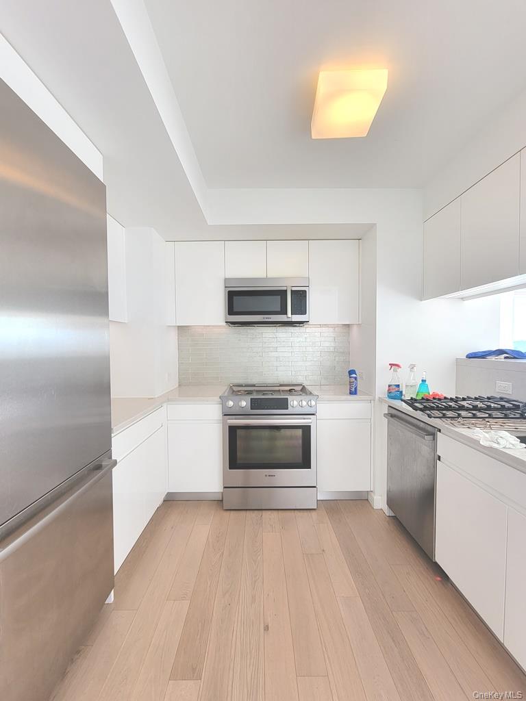 138-35 39th Avenue # 8G, Flushing, NY 11354