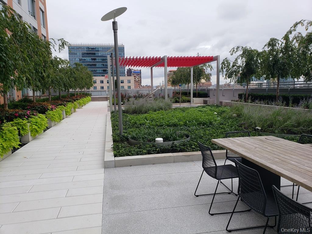 138-35 39th Avenue # 8G, Flushing, NY 11354