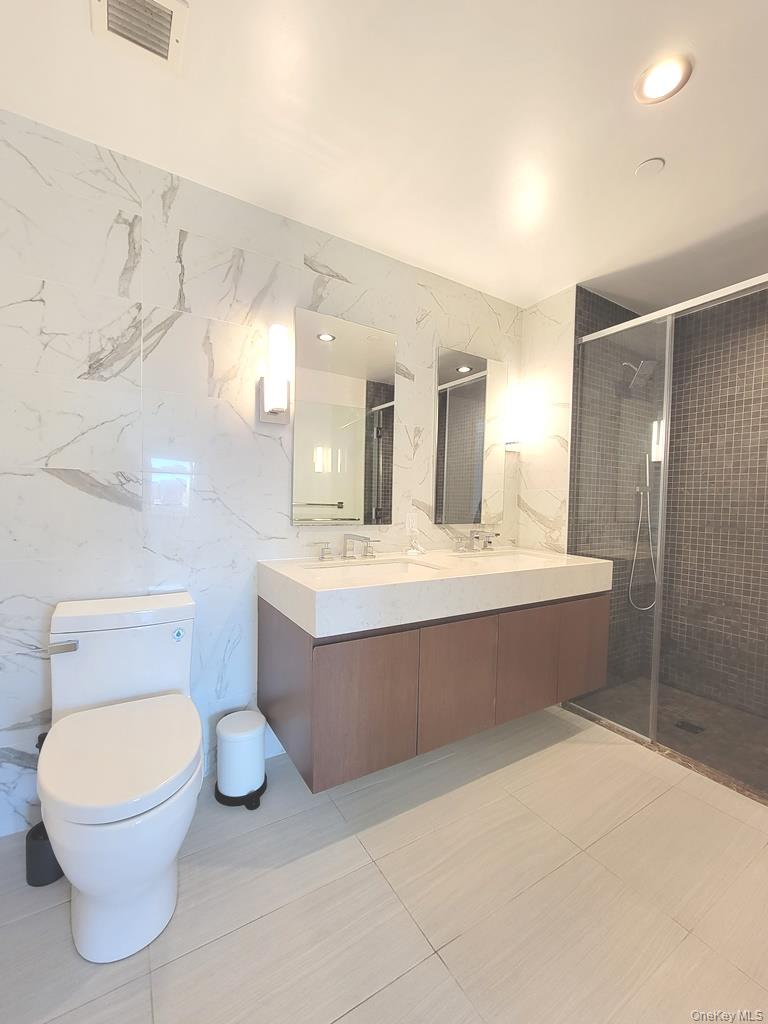 138-35 39th Avenue # 8G, Flushing, NY 11354