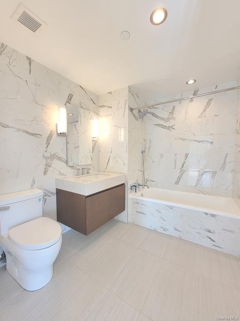 138-35 39th Avenue # 8G, Flushing, NY 11354